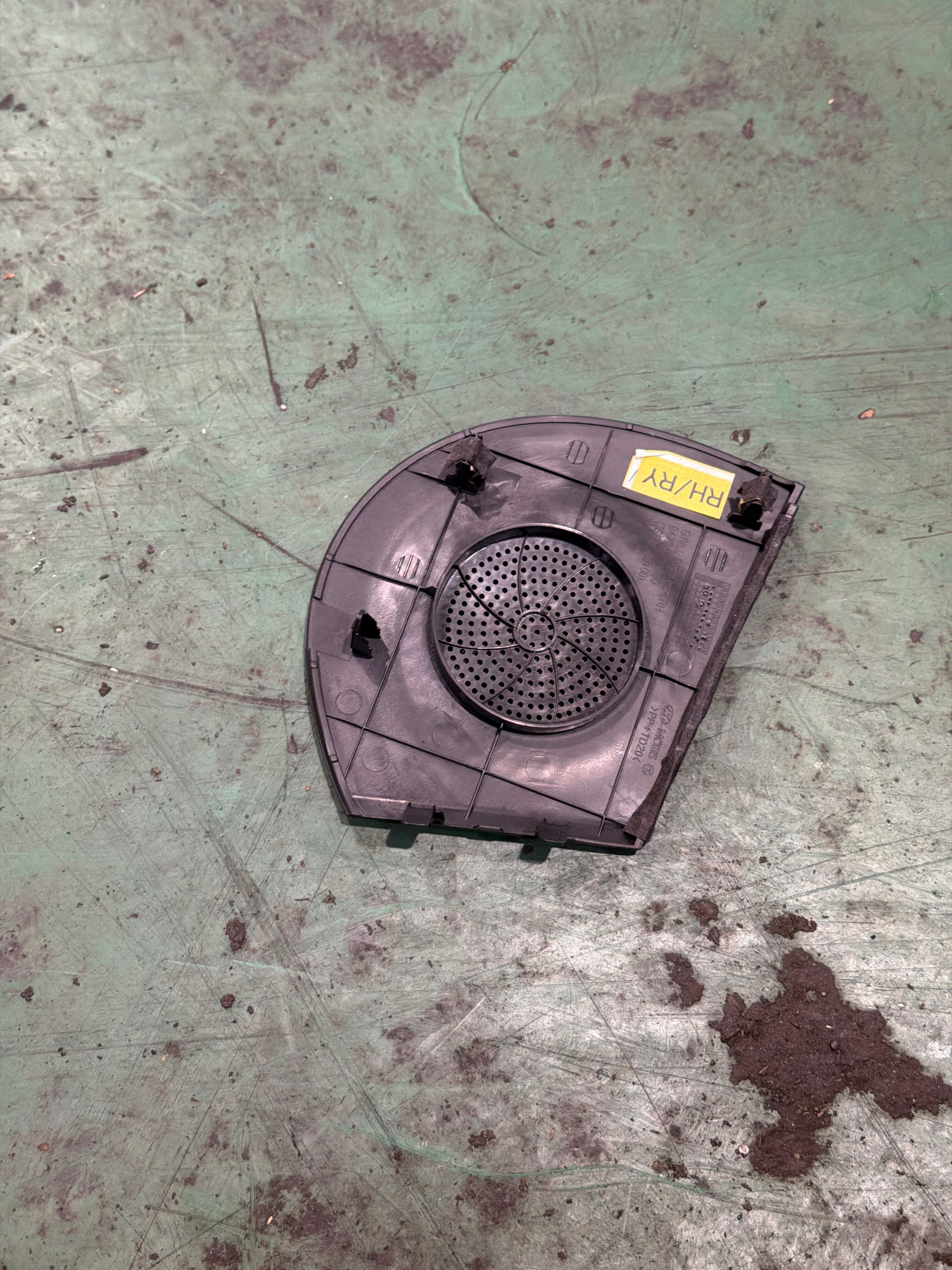 847264Q000RY 仪表台扬声器罩（右）
