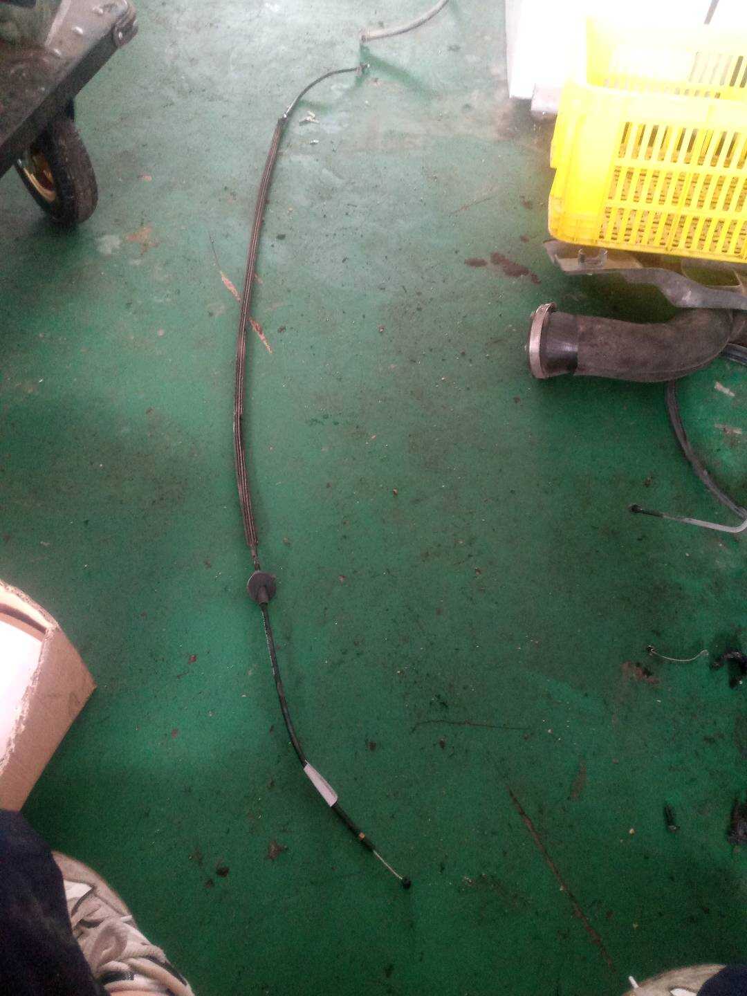 8T1823535 前机盖拉线（后）