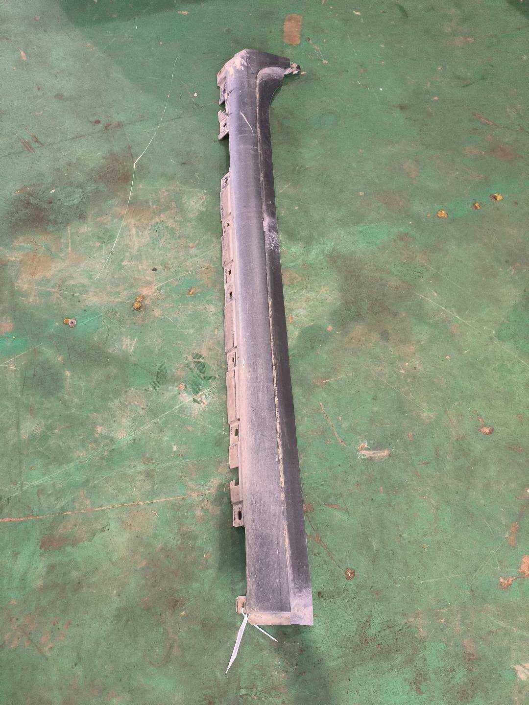 51777210080 底大边(右)