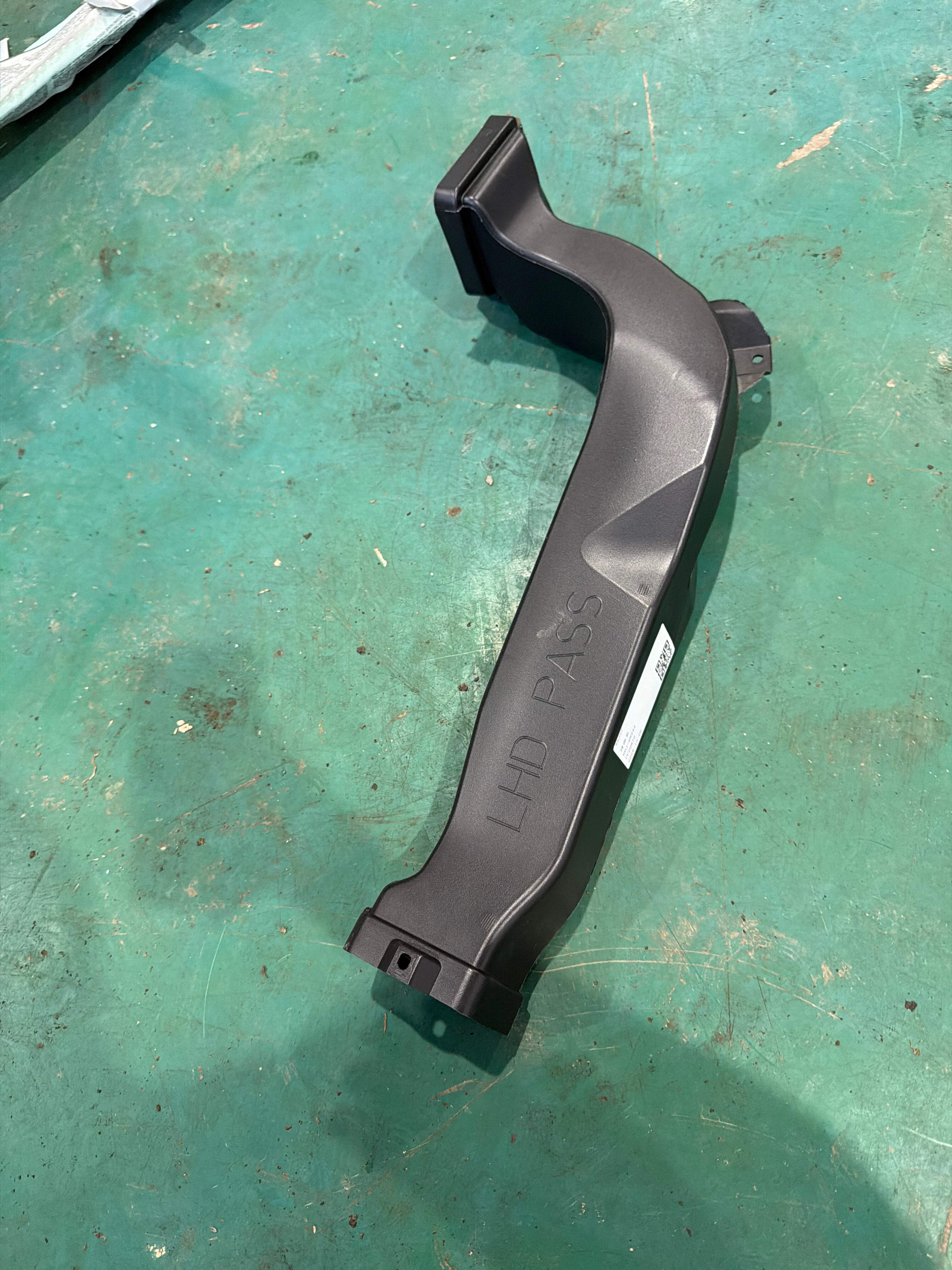C2Z5839 Dashboard A/C Duct, Right