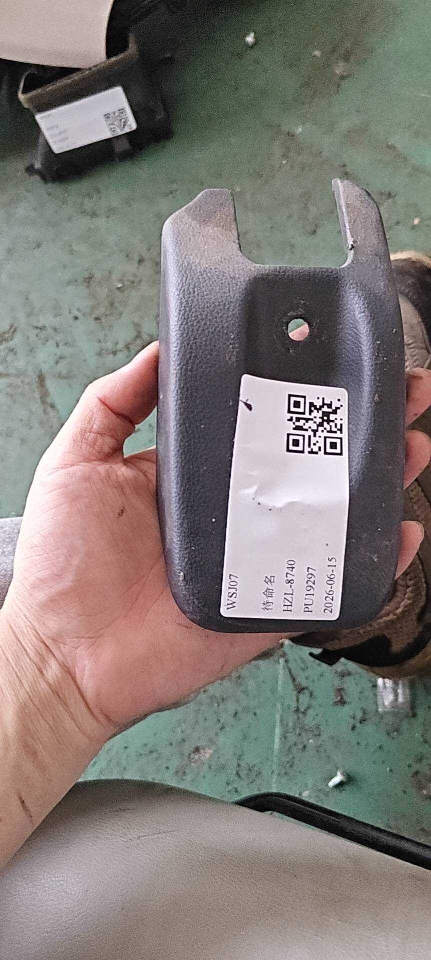 83320TM4H02ZA 驾驶员座椅底座滑轨饰盖（左前）
