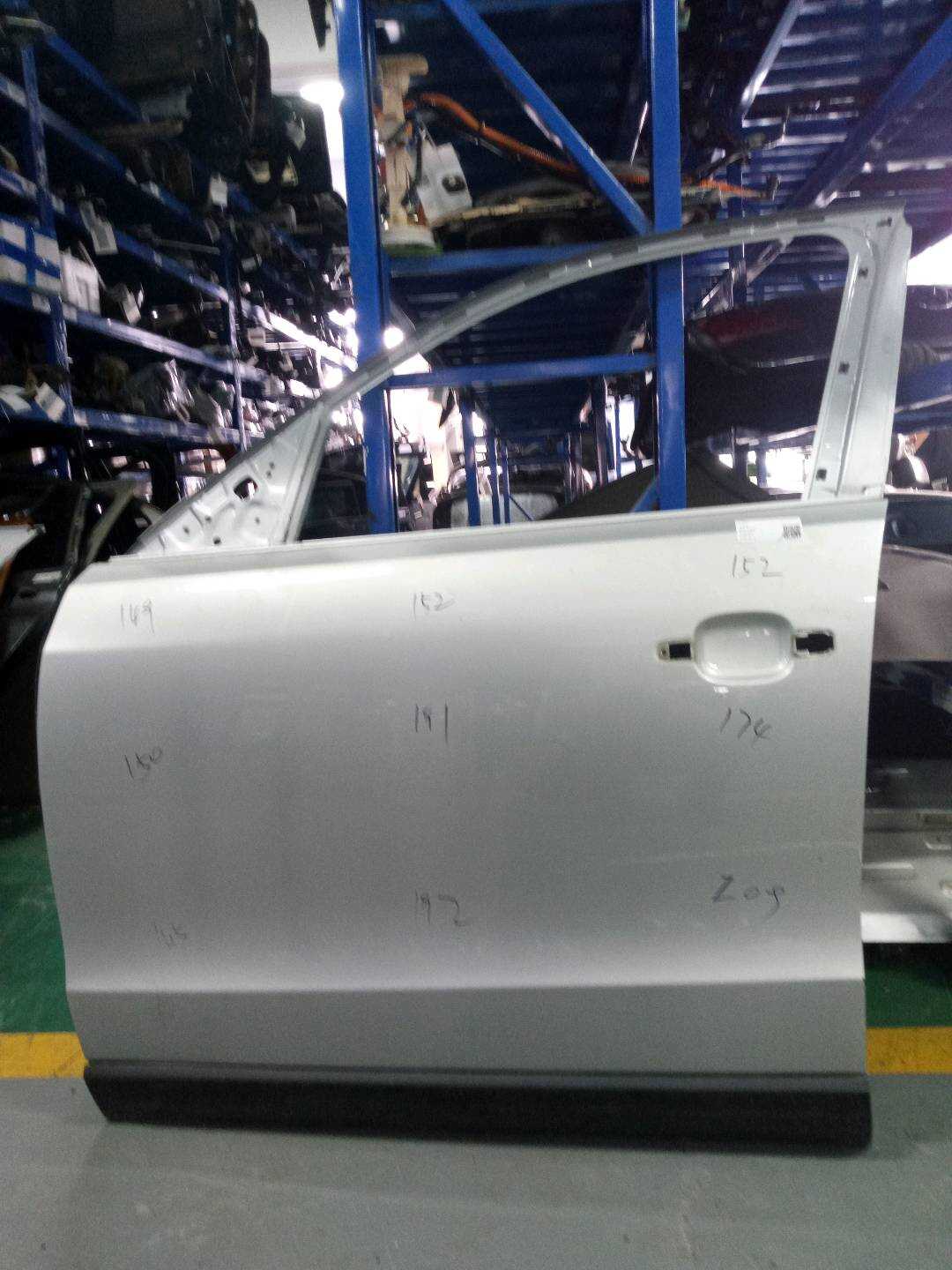 L8RD831051 前门壳（左）