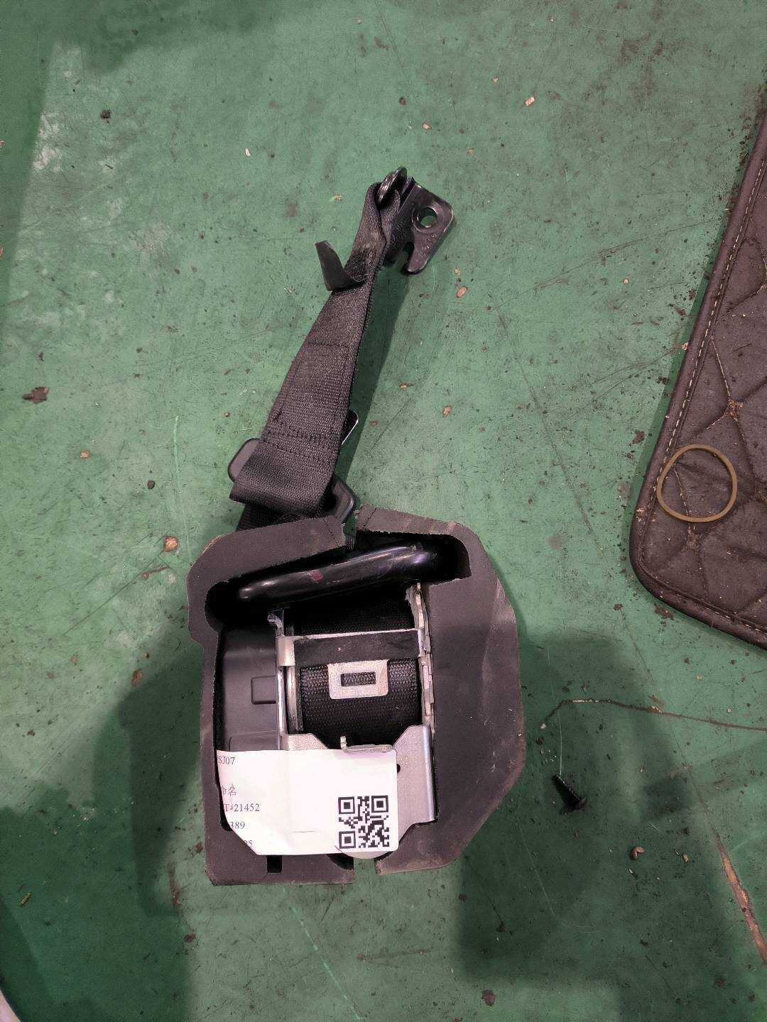72117425072 后座椅侧安全带(右)