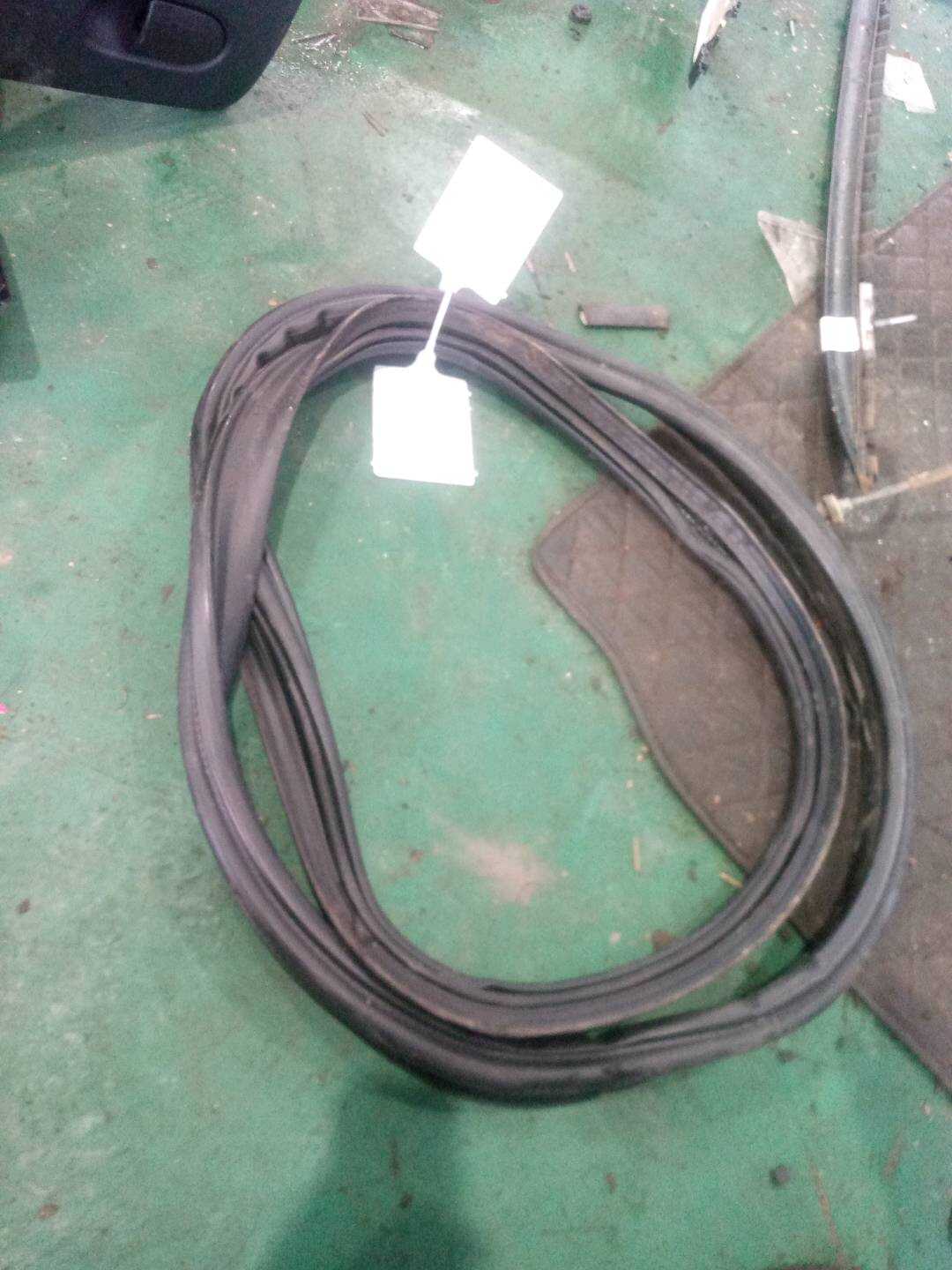 51767375849 尾盖密封条
