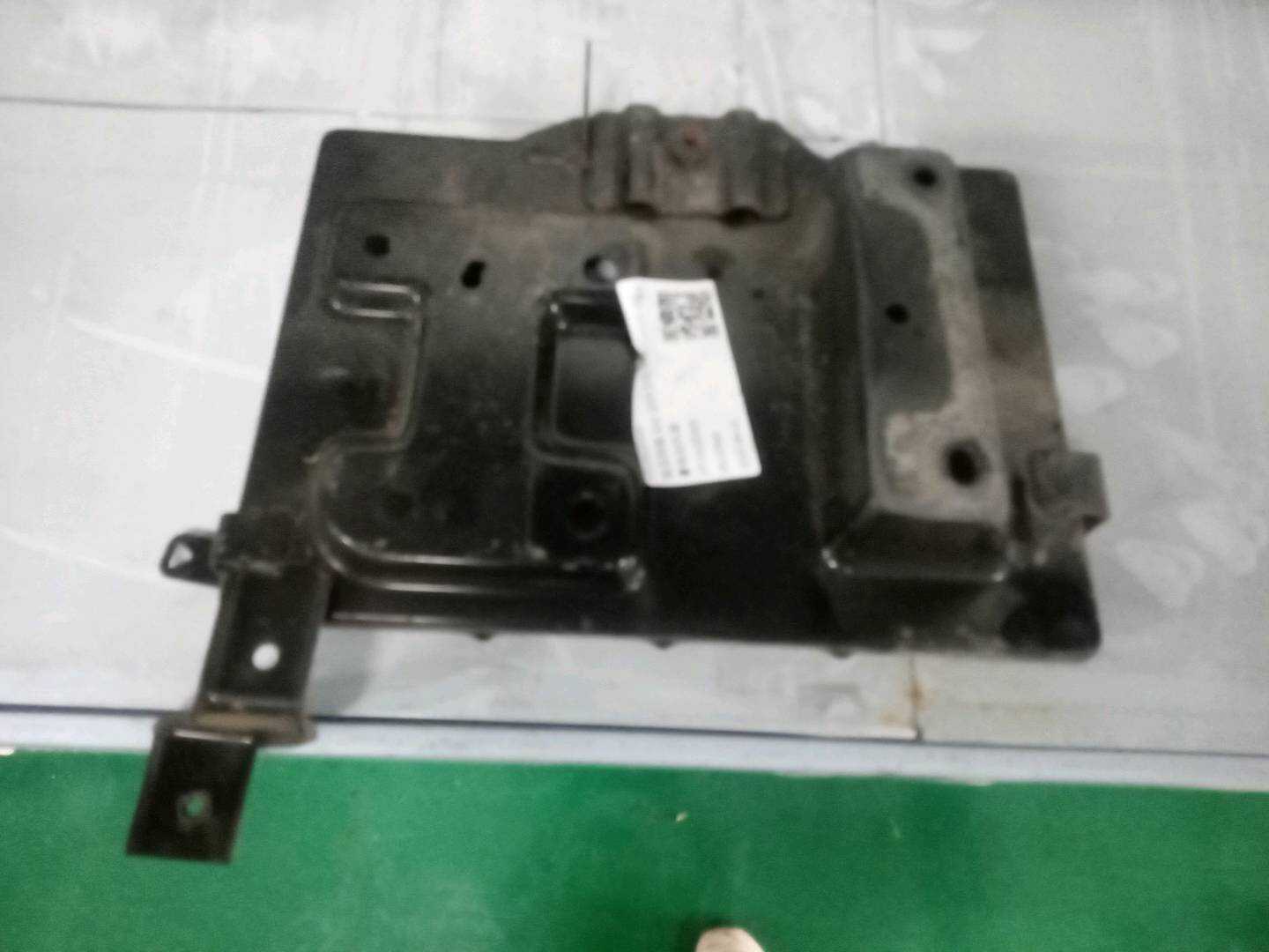 371502E000 Battery Tray