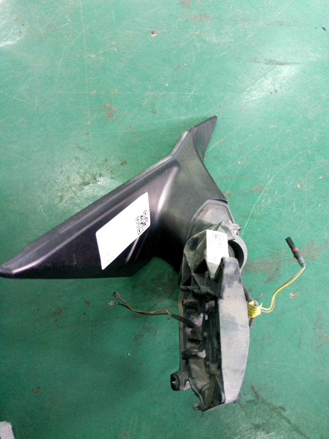 51167268540 倒车镜固定座(右)