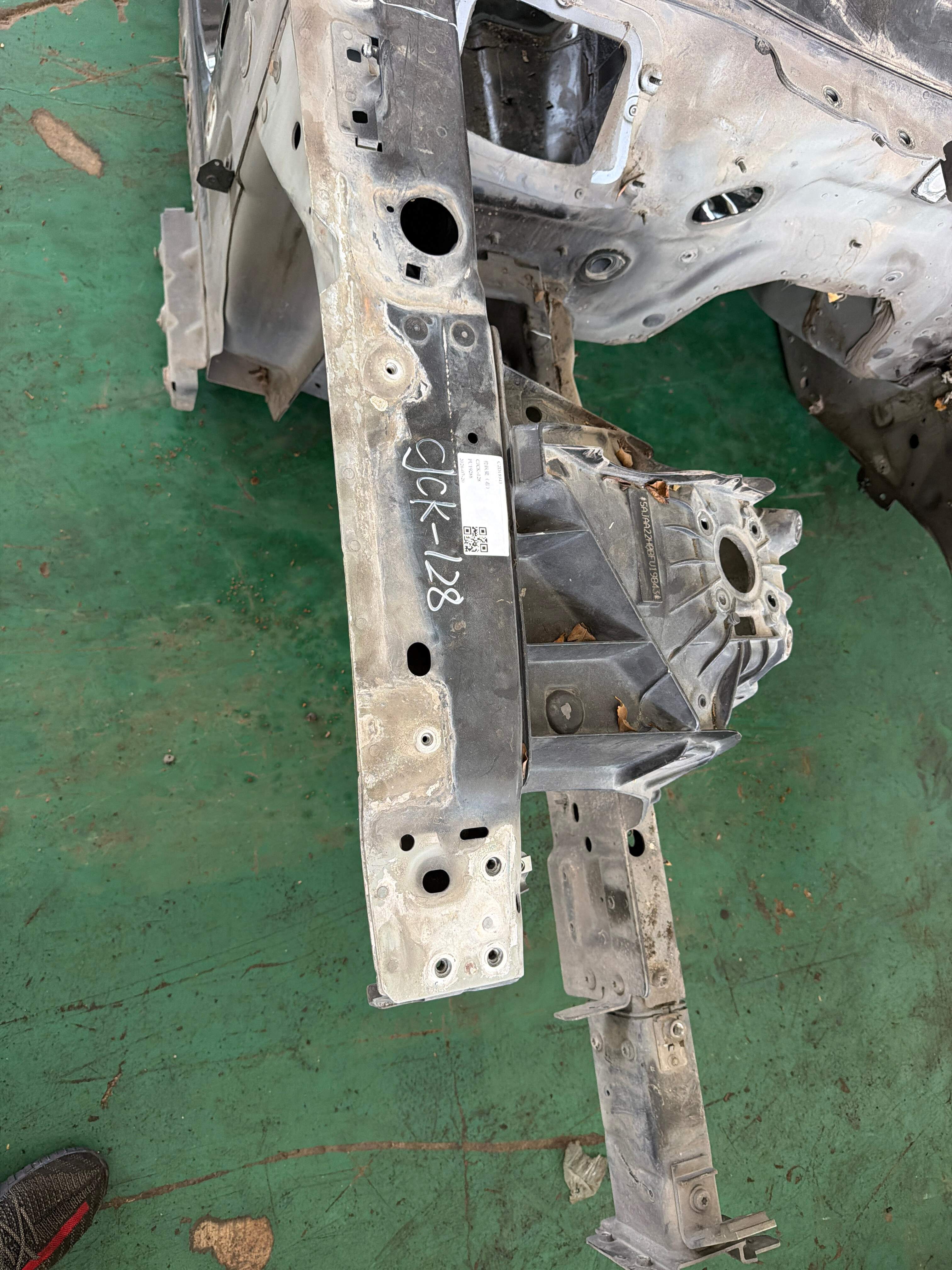 C2D18943 Front Frame Rail, Right