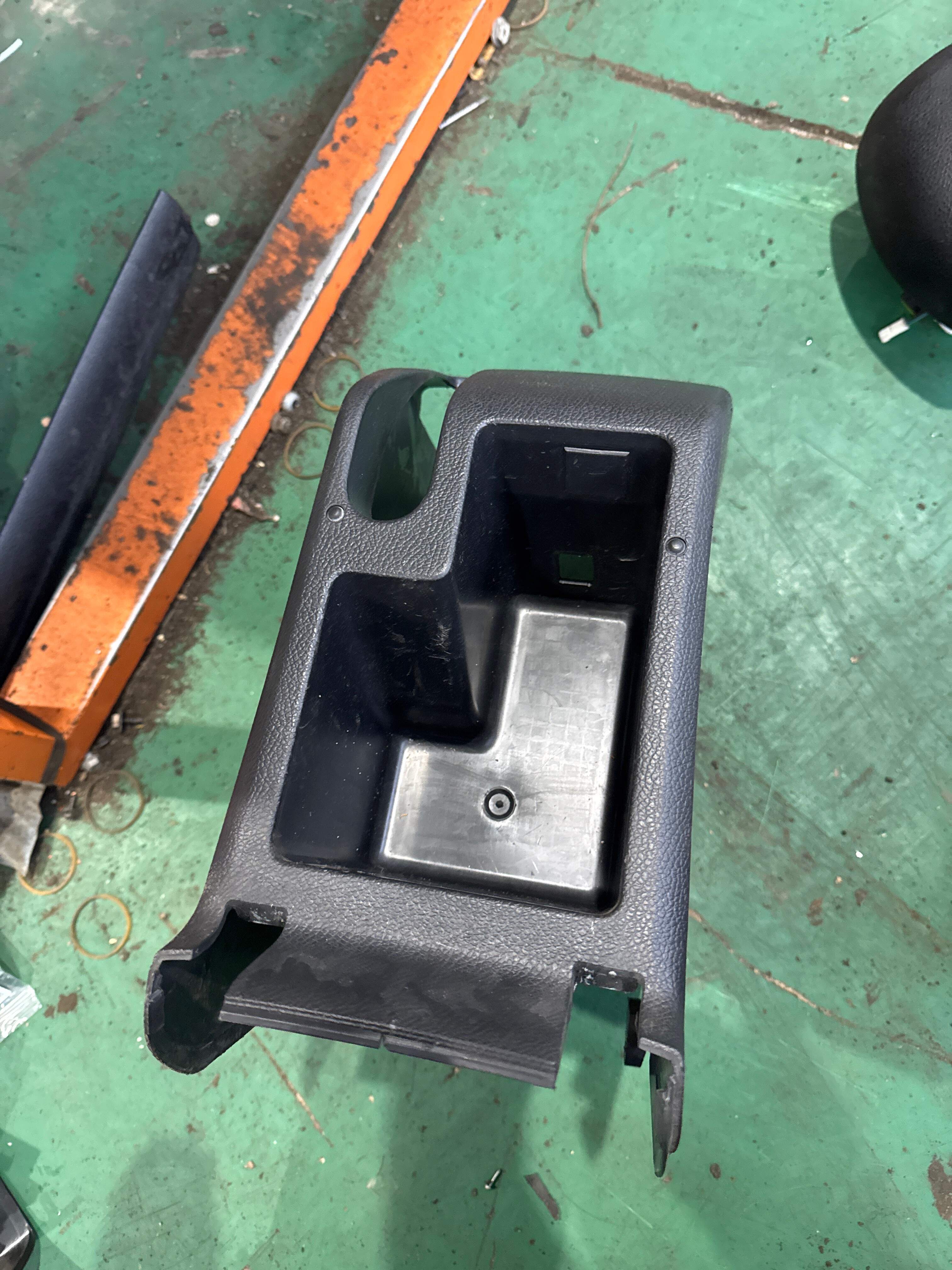 1K0863323R Center Console Rear Section