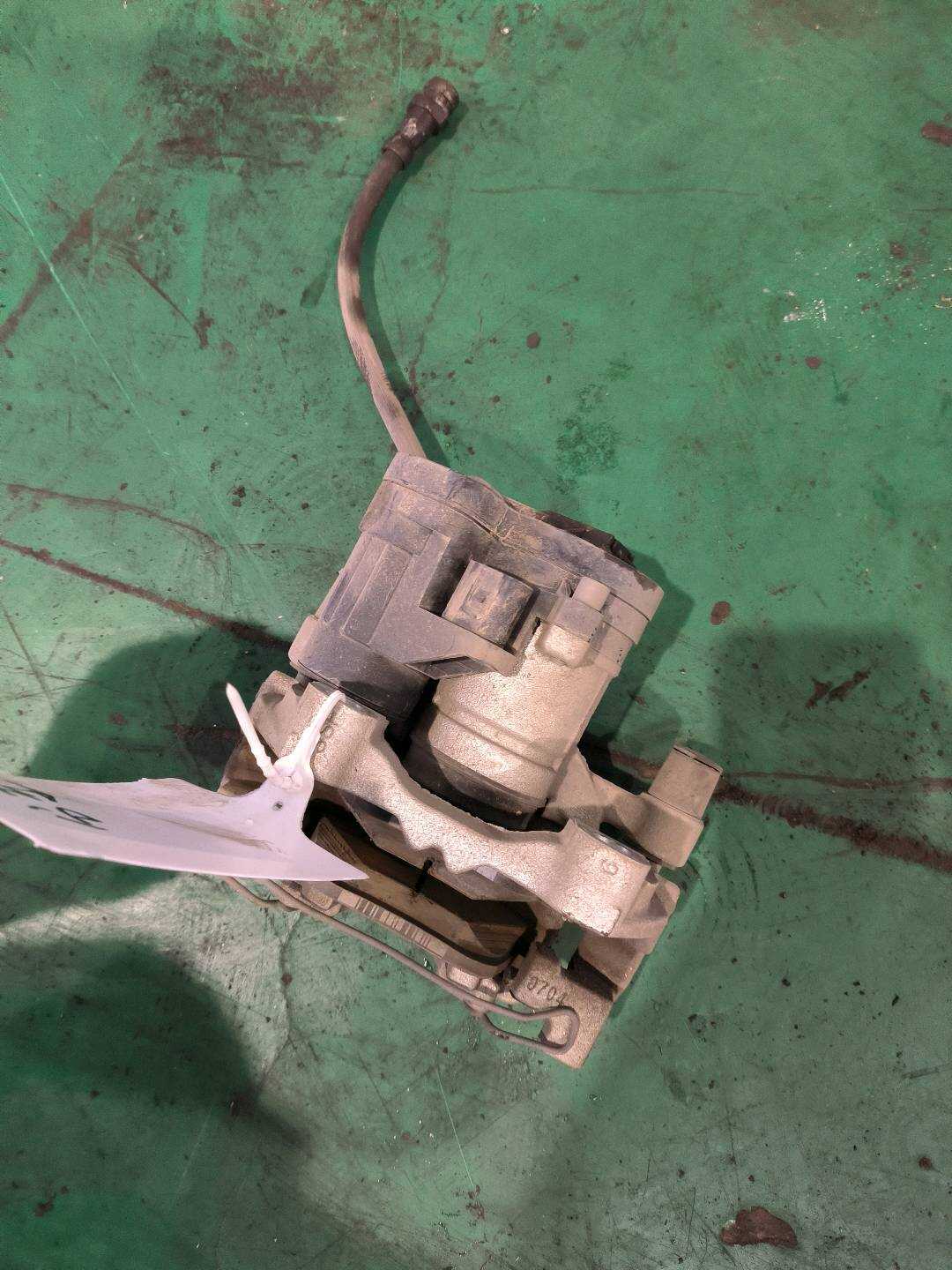L5QL615423A 后制动分泵（左）