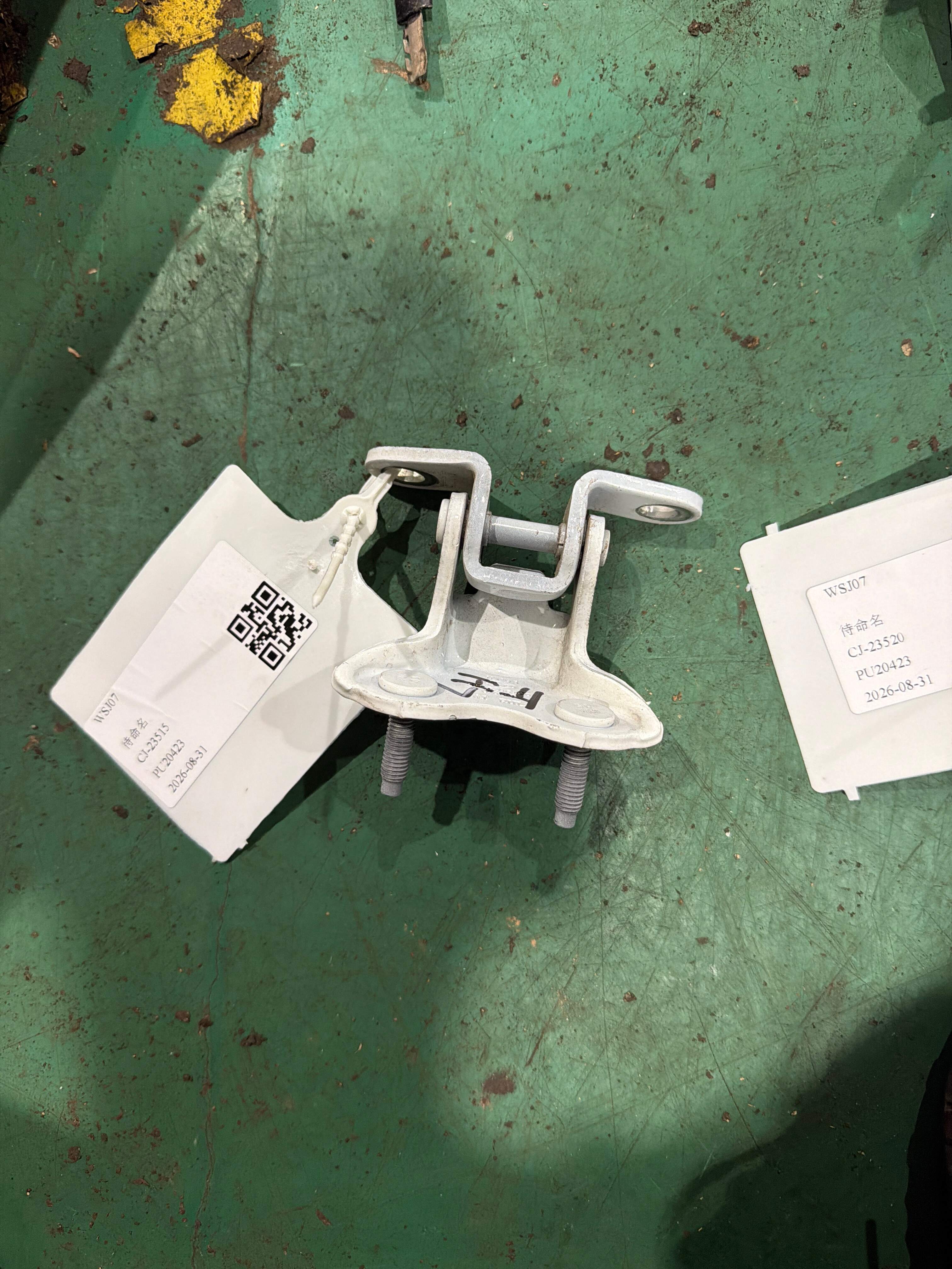 SC6206100 Rear Left Door Upper Hinge Assembly