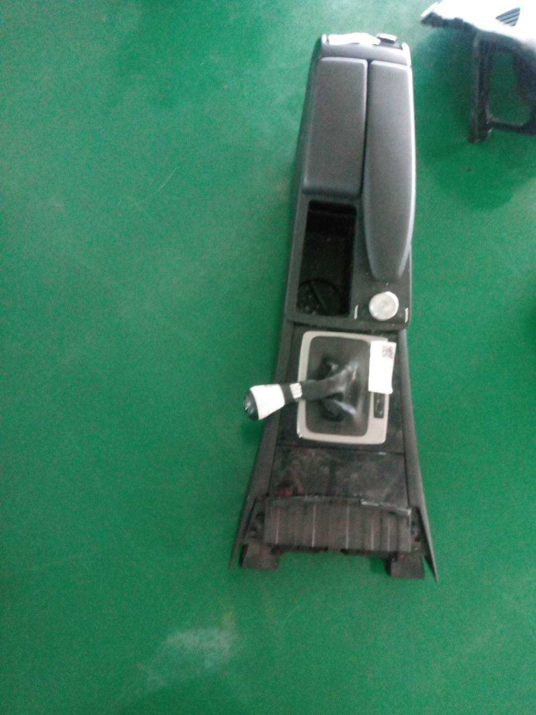 A20426739109E38 变速器换档杆手柄