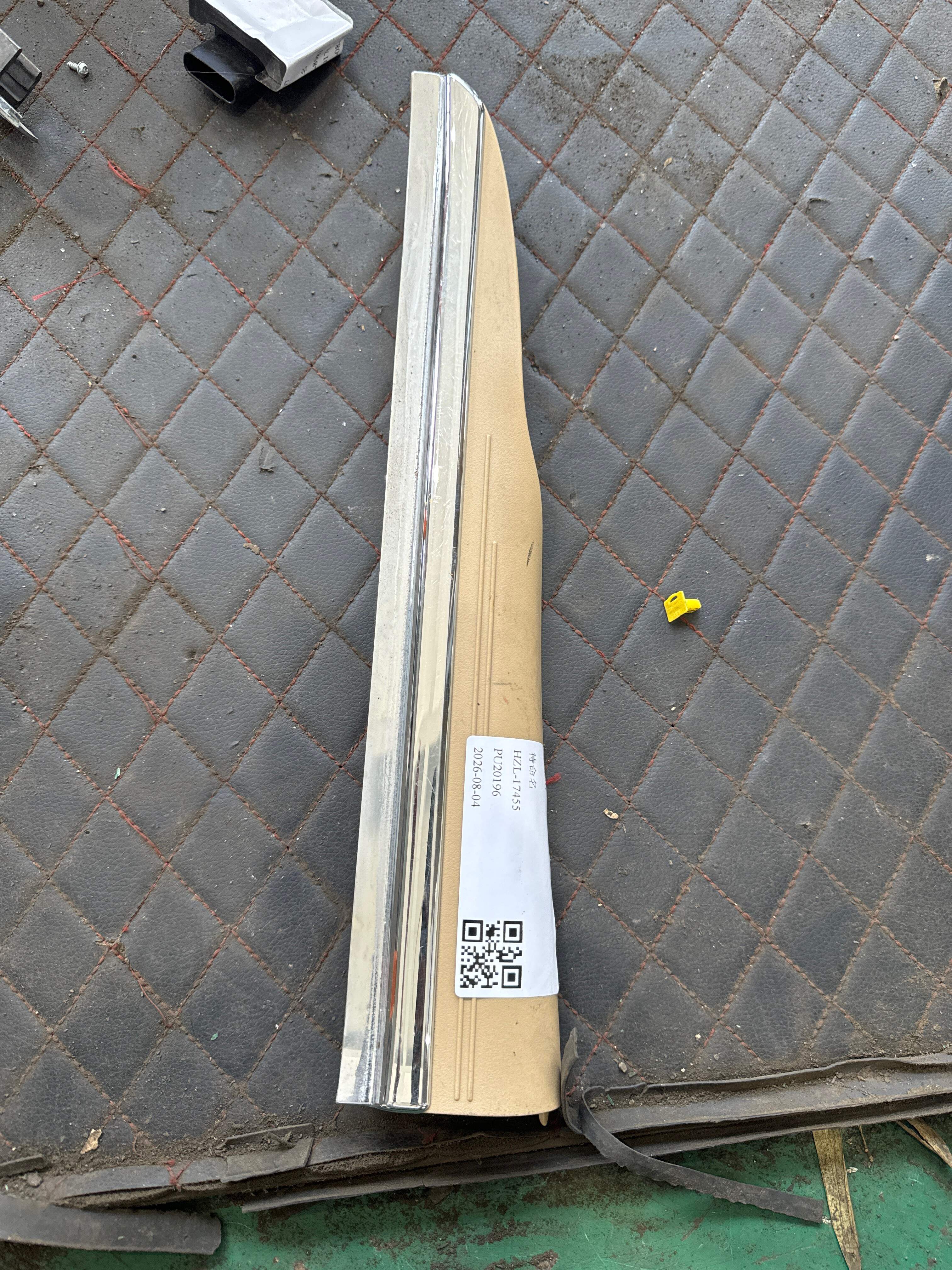 A21968008358K67 后门槛装饰板（右内）
