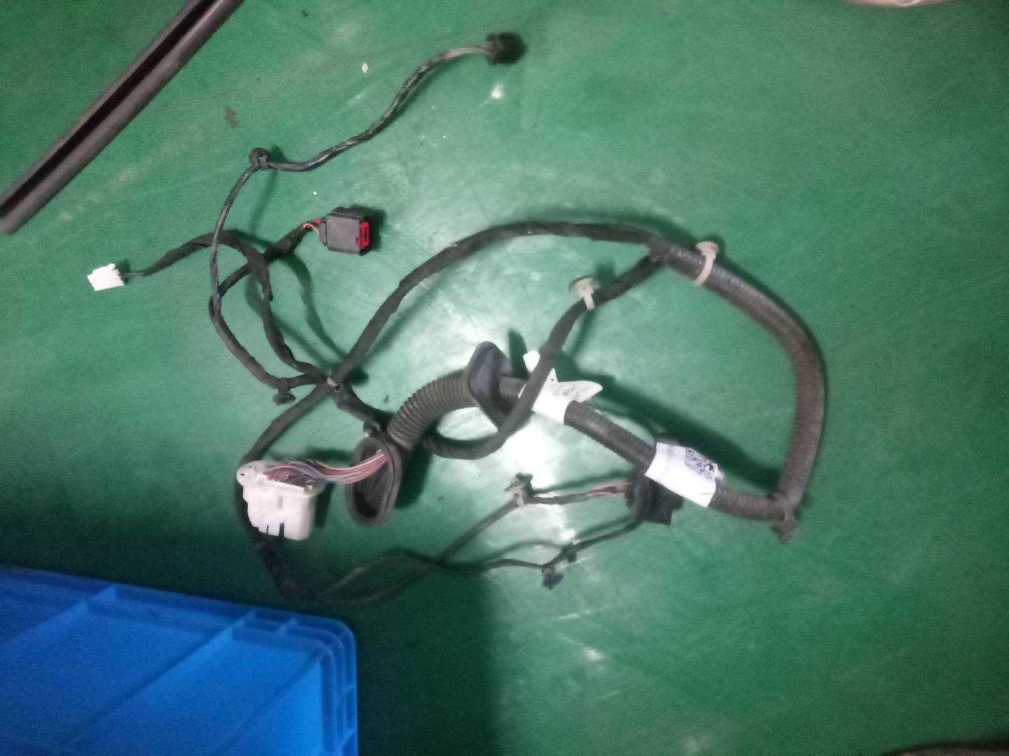 10200717 Front Door Wiring Harness, Left