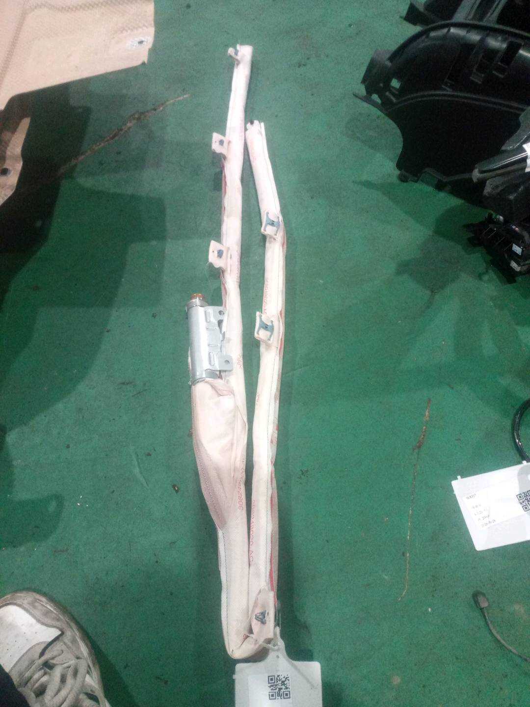 72127301296 车顶窗帘气囊组件(右)
