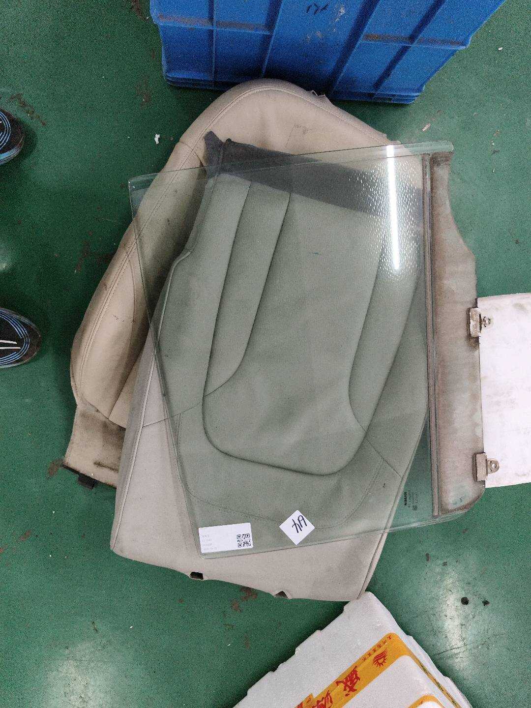 82300ED500 后门玻璃(右)