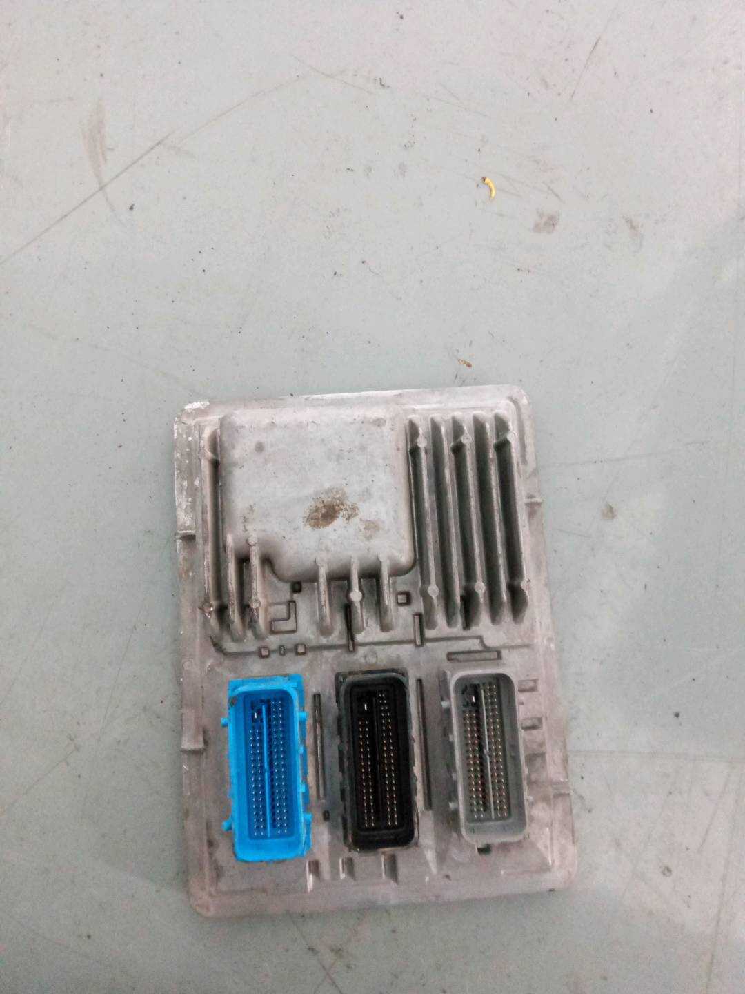 12671005 发动机电脑