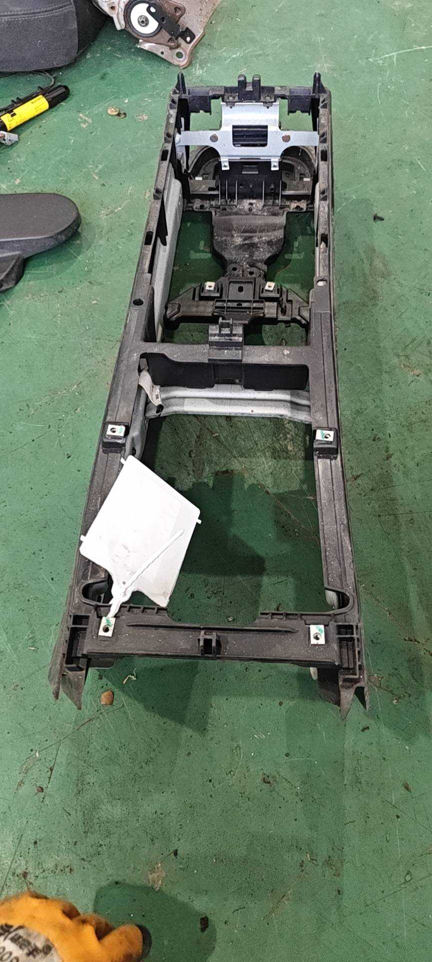 LR039818 Center Console Housing