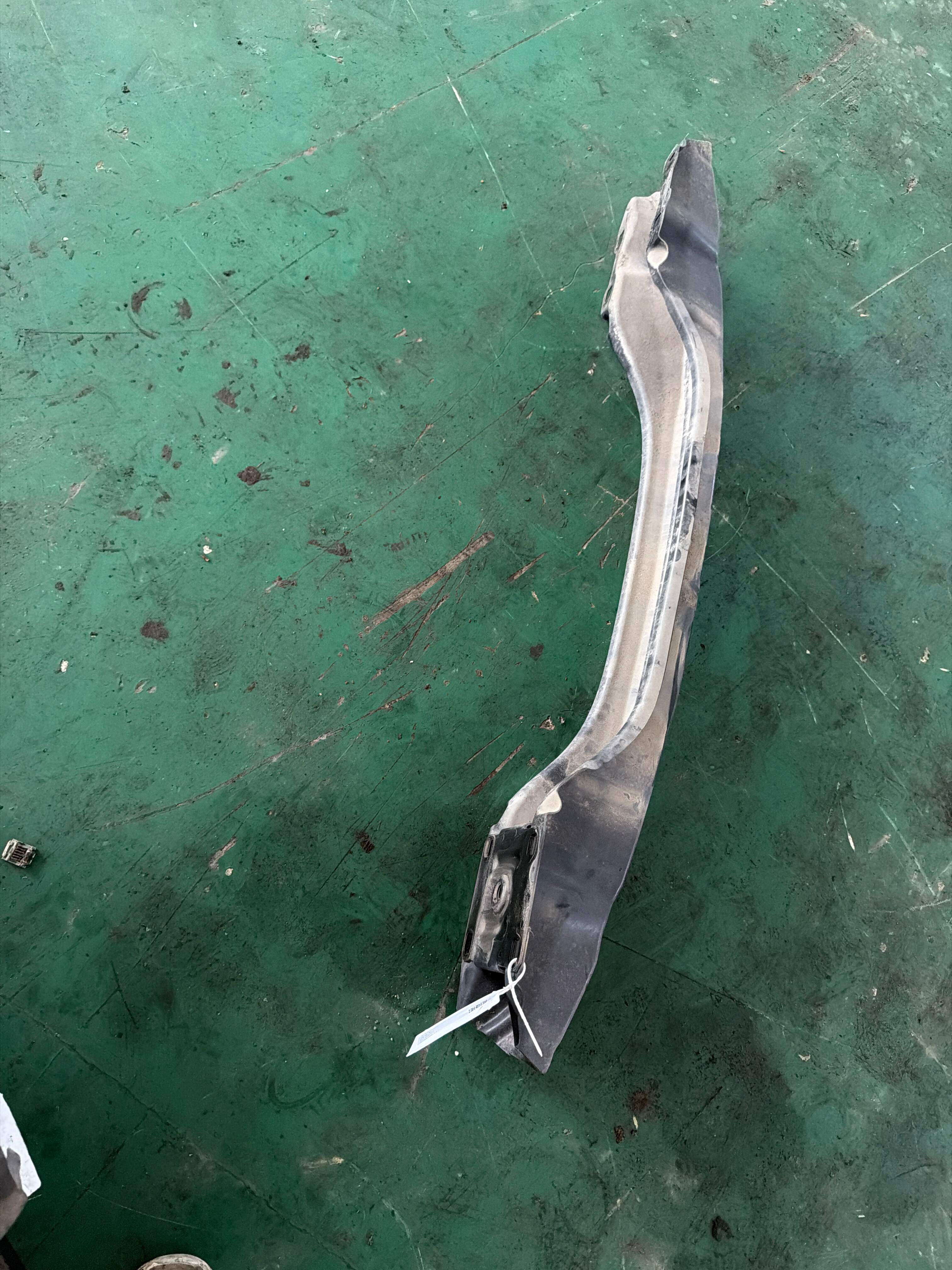 T2H1134 后保险杠骨架