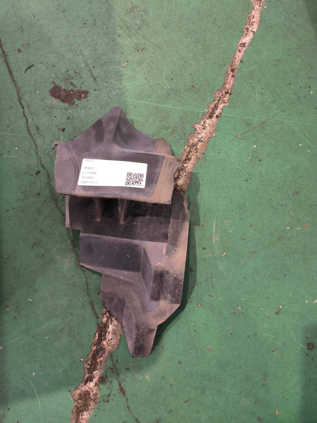 51712755865 盖板