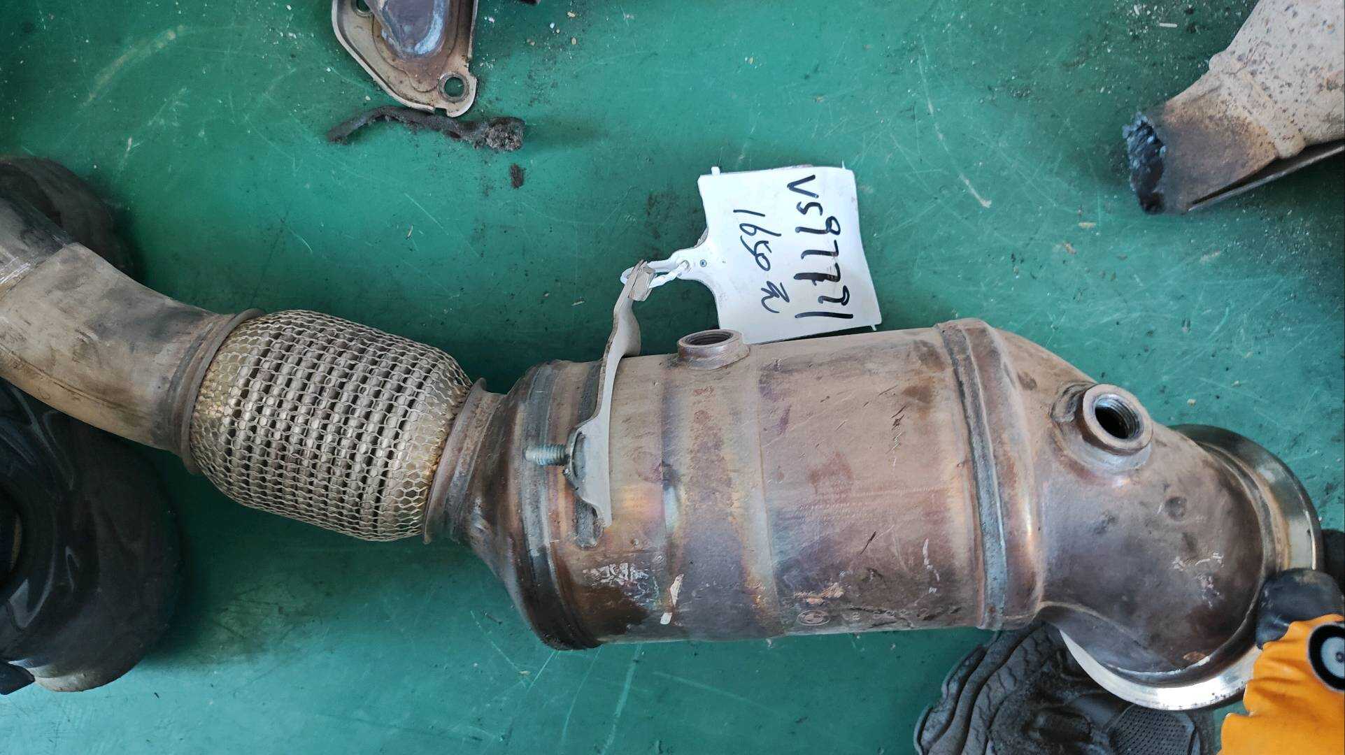 18328632267 三元催化器