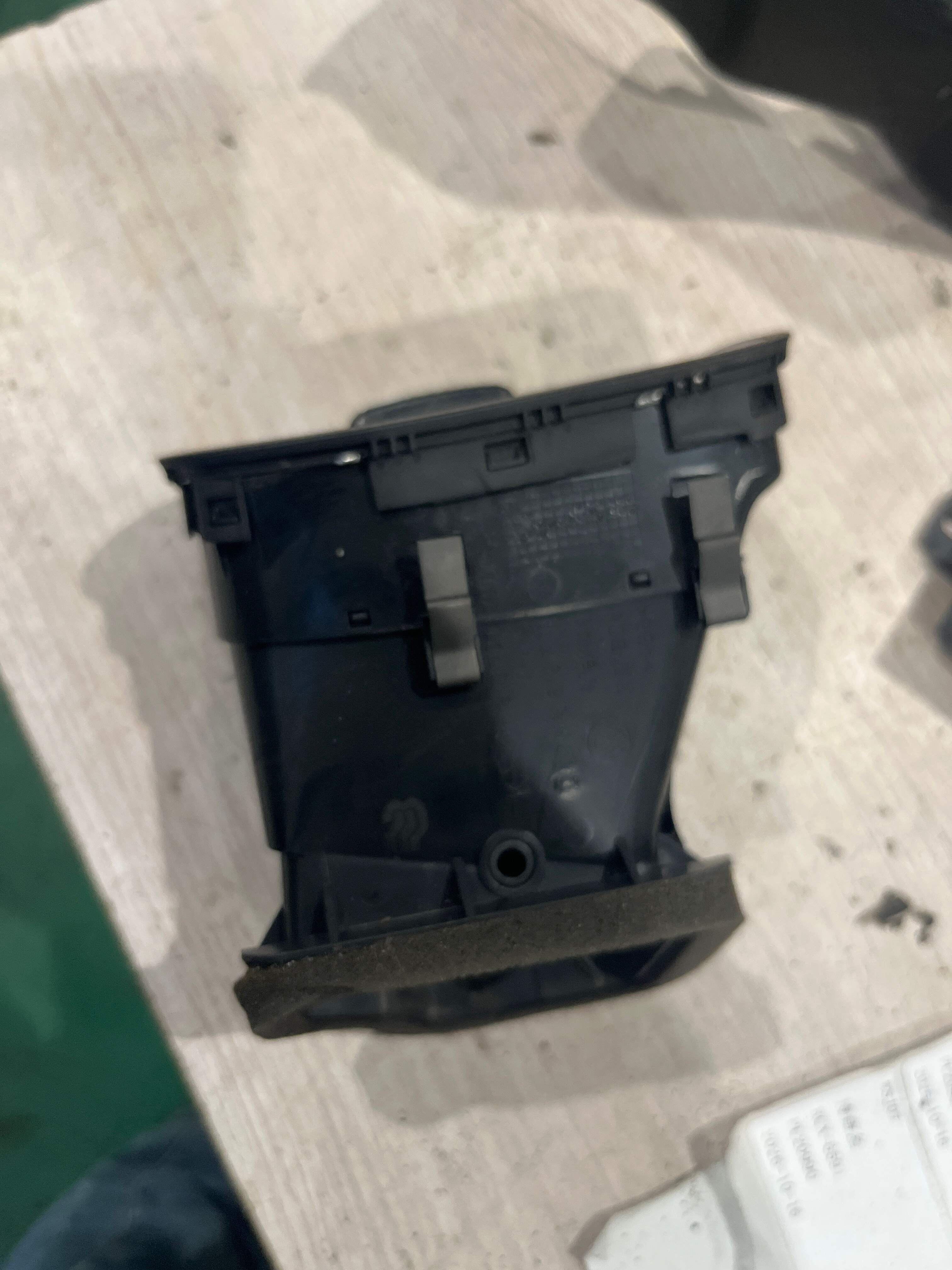 5K0819704K Dashboard Vent, Right