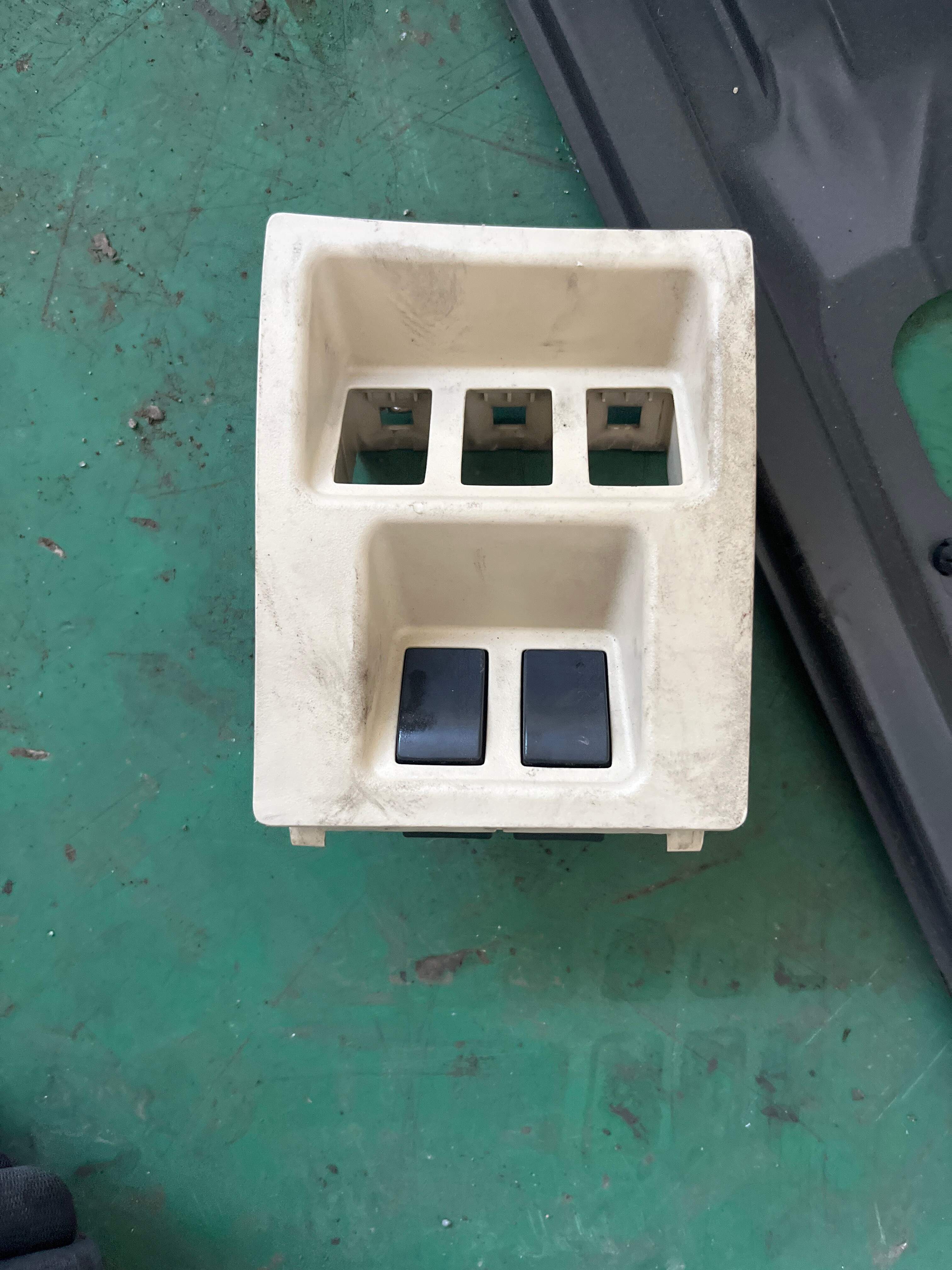 5544648050A0 1号开关孔座
