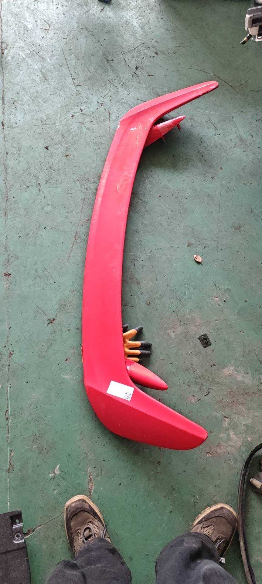 872512M000 尾翼
