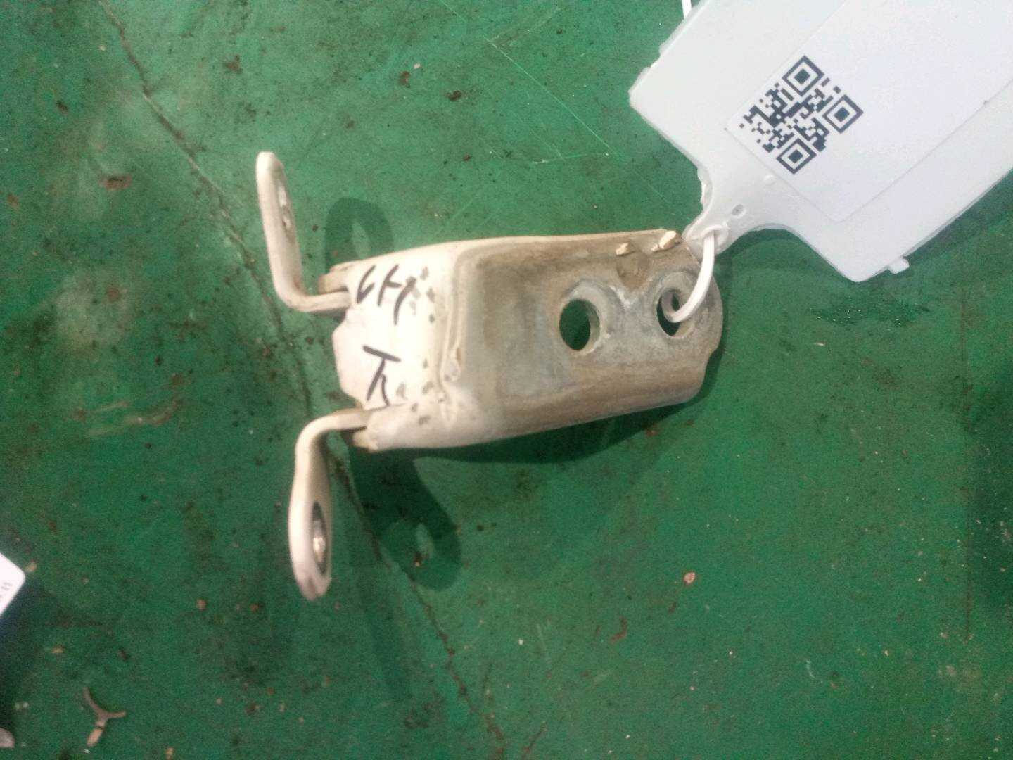 6878060031 后门铰链(左下)