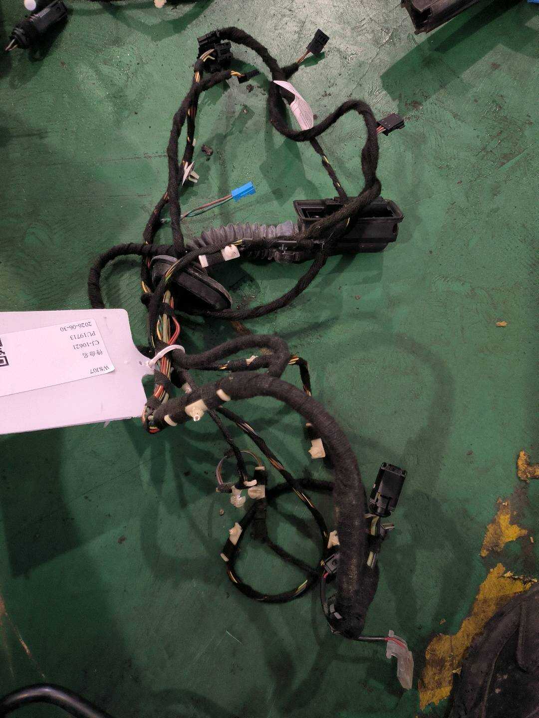 61129326437 前门线束（右）
