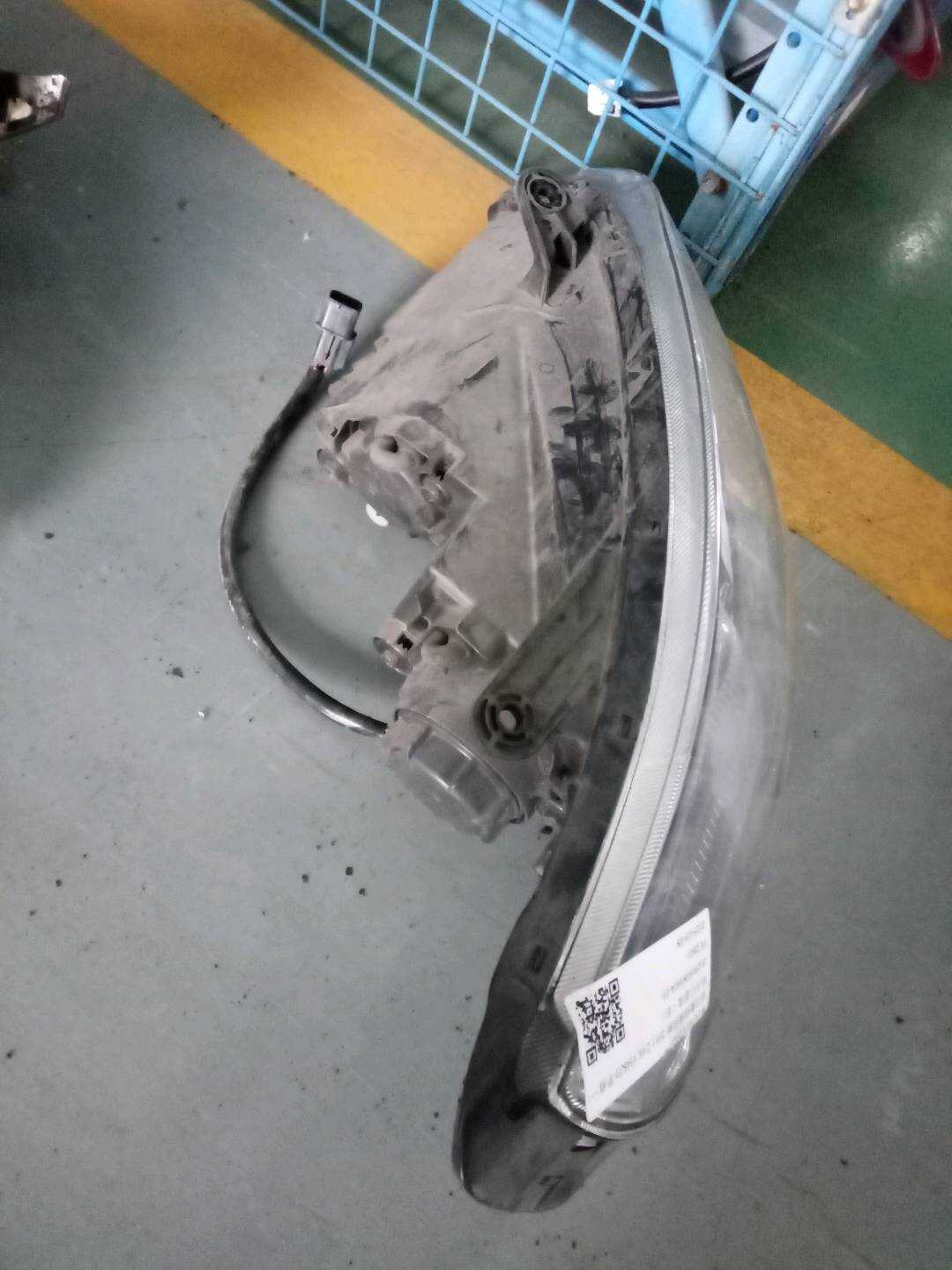 921020R500 Front Headlight Assembly, Right