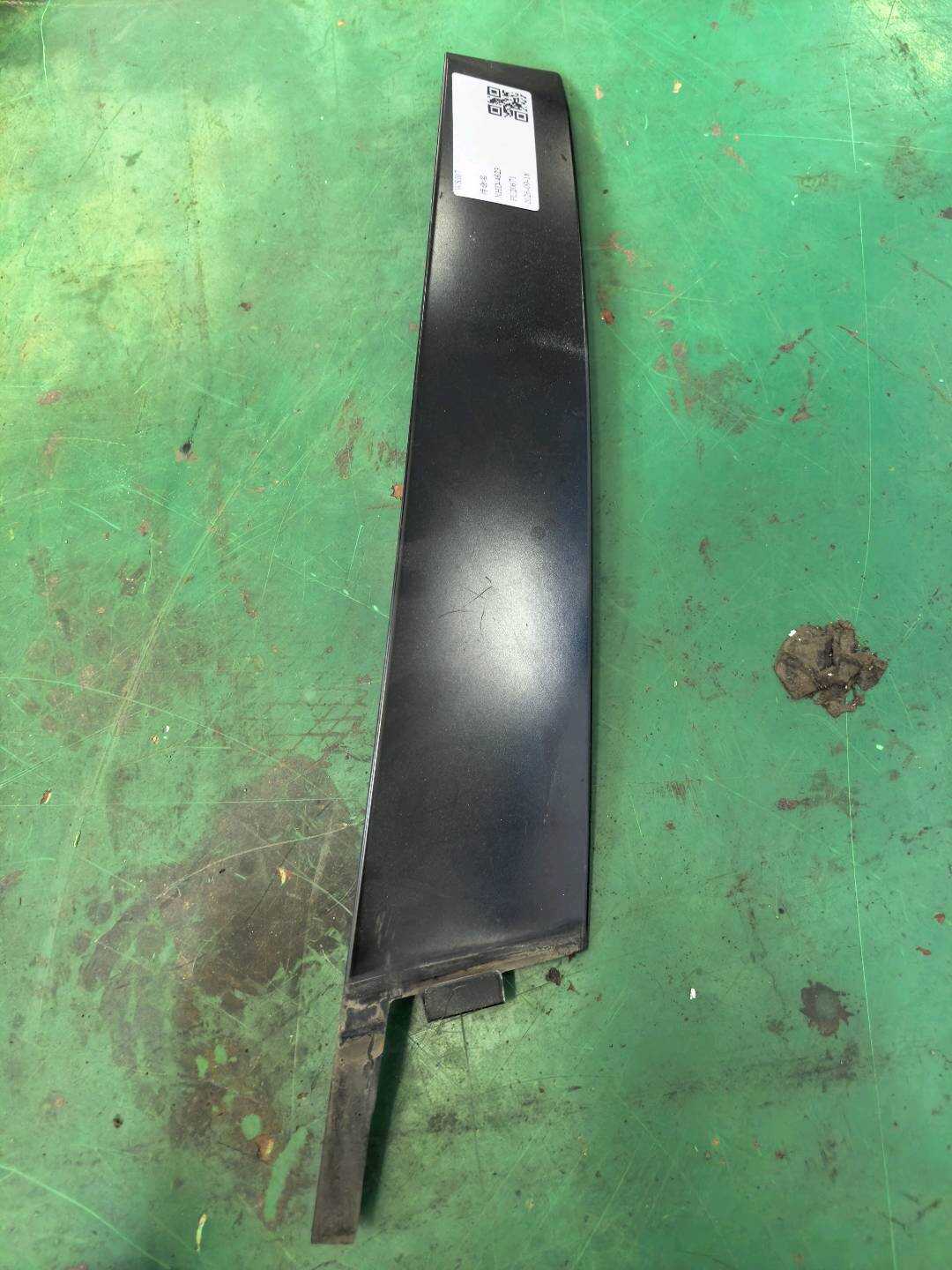 18G837901A 前门窗框外饰板(左后)