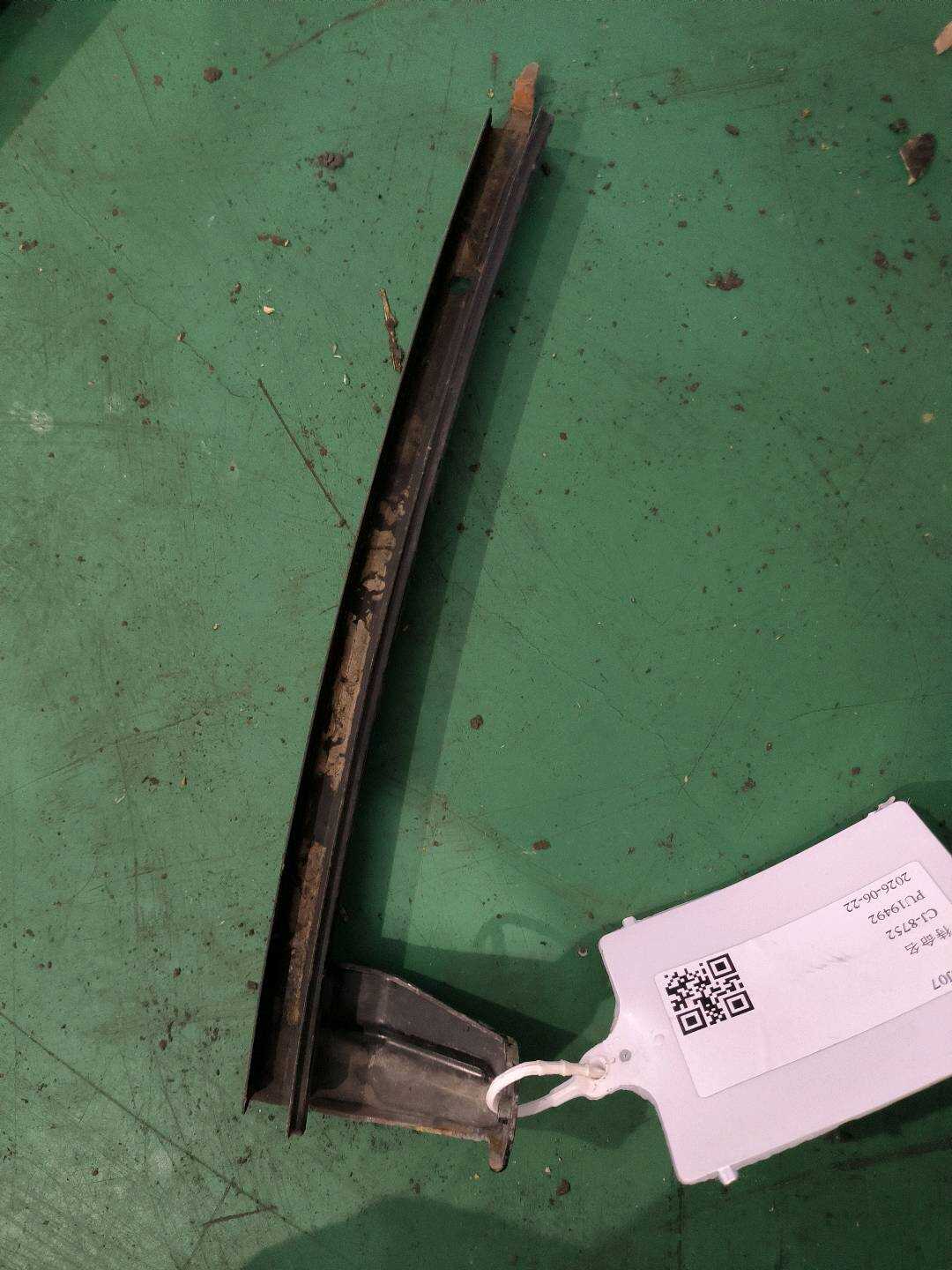 6740206090 前门玻璃导轨(左前