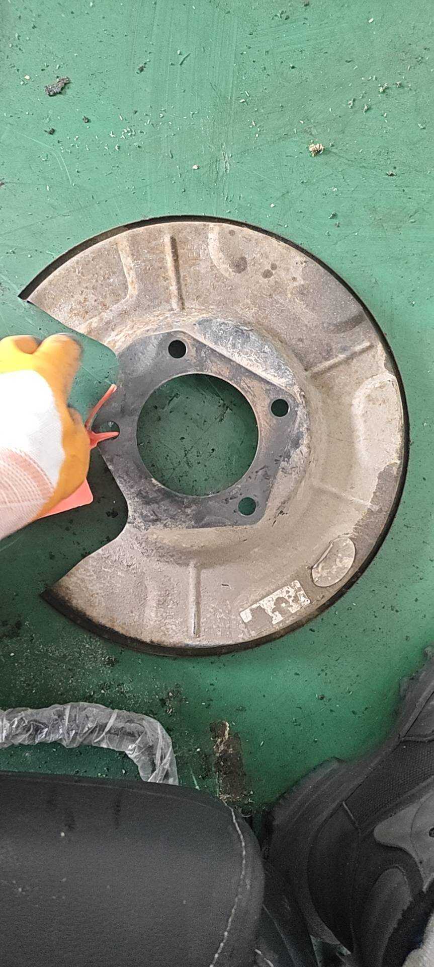 MEF3502302 Rear Left Brake Splash Shield