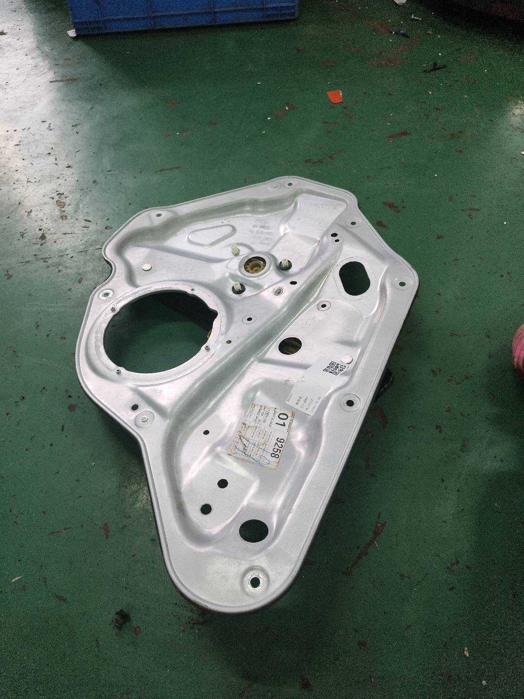 1K9839462A Rear Door Window Regulator Bracket, Right