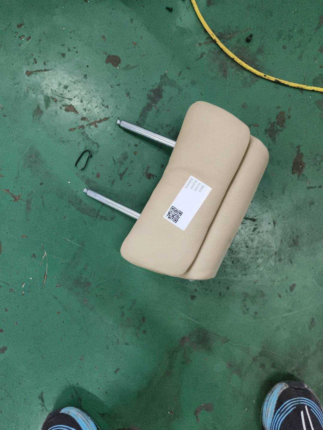 52207154398 后座椅头枕(左)