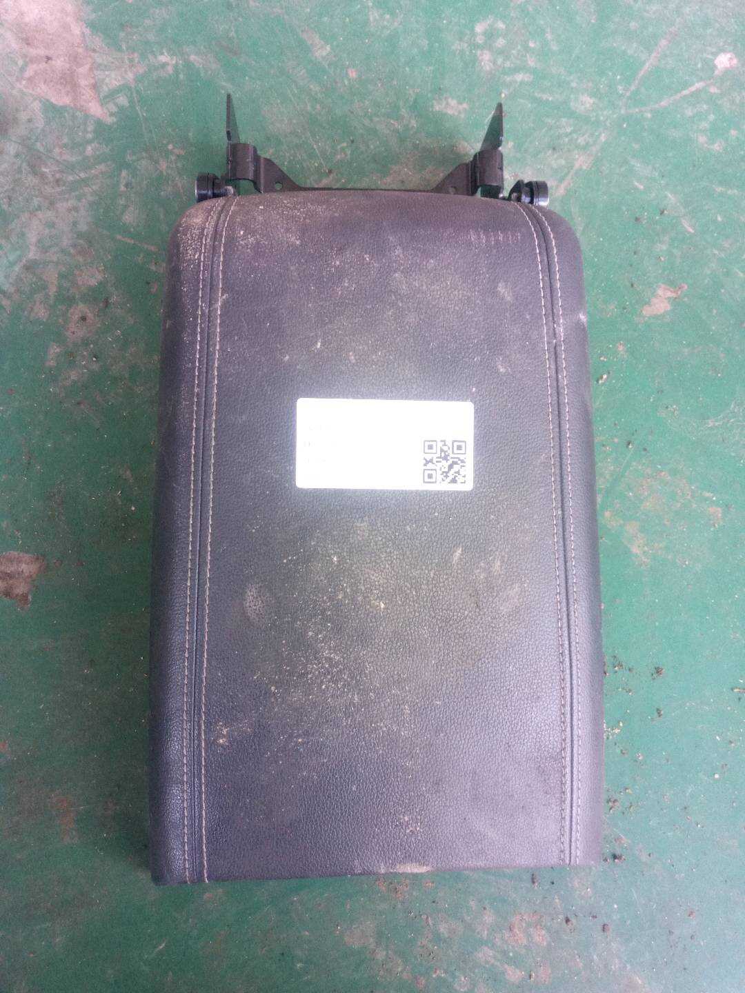 GR2BF045C74AM3CN4 中央控制台扶手