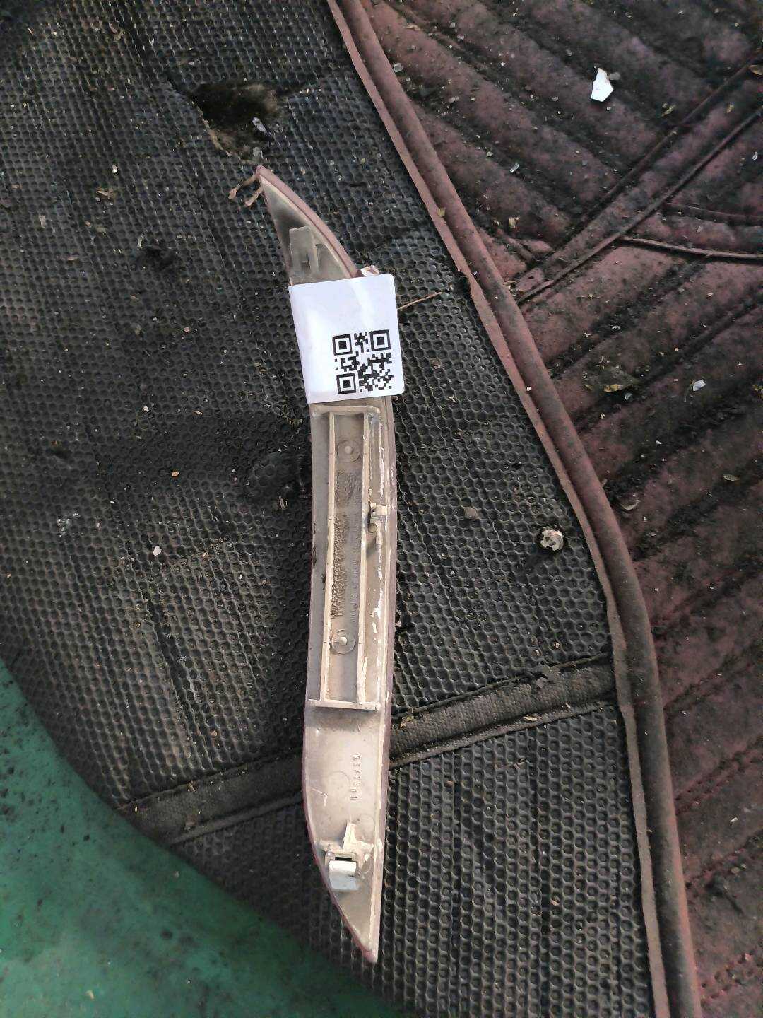 63146915040 后保险杠装饰灯(右)