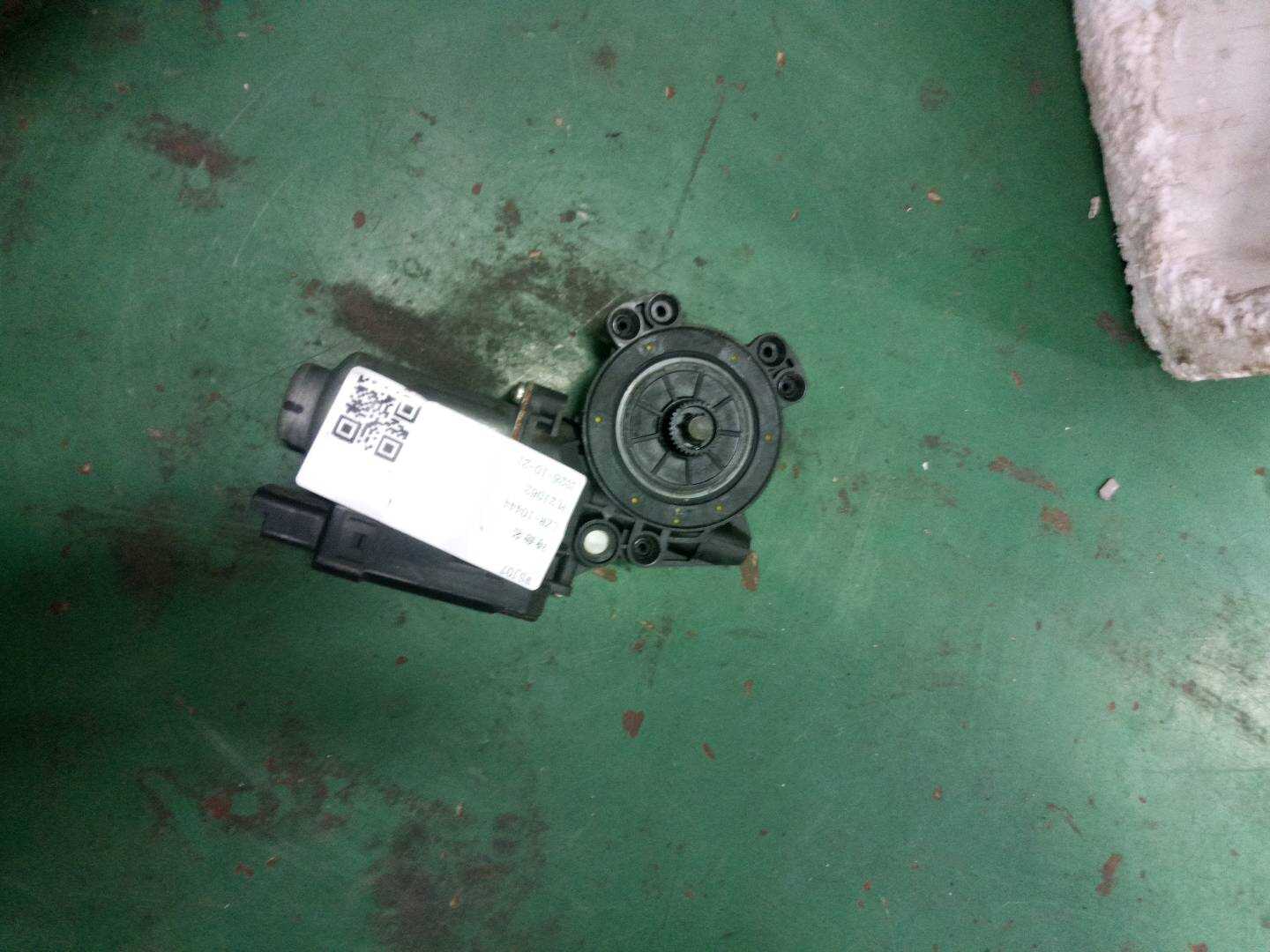 824502Z010 Front Door Window Motor, Left