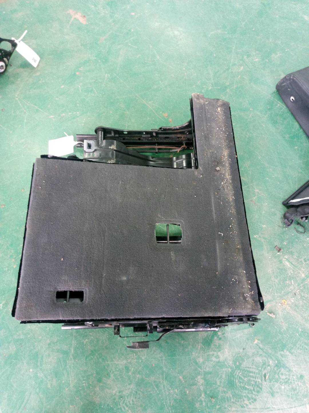 8R0885103G 可调式座椅底架