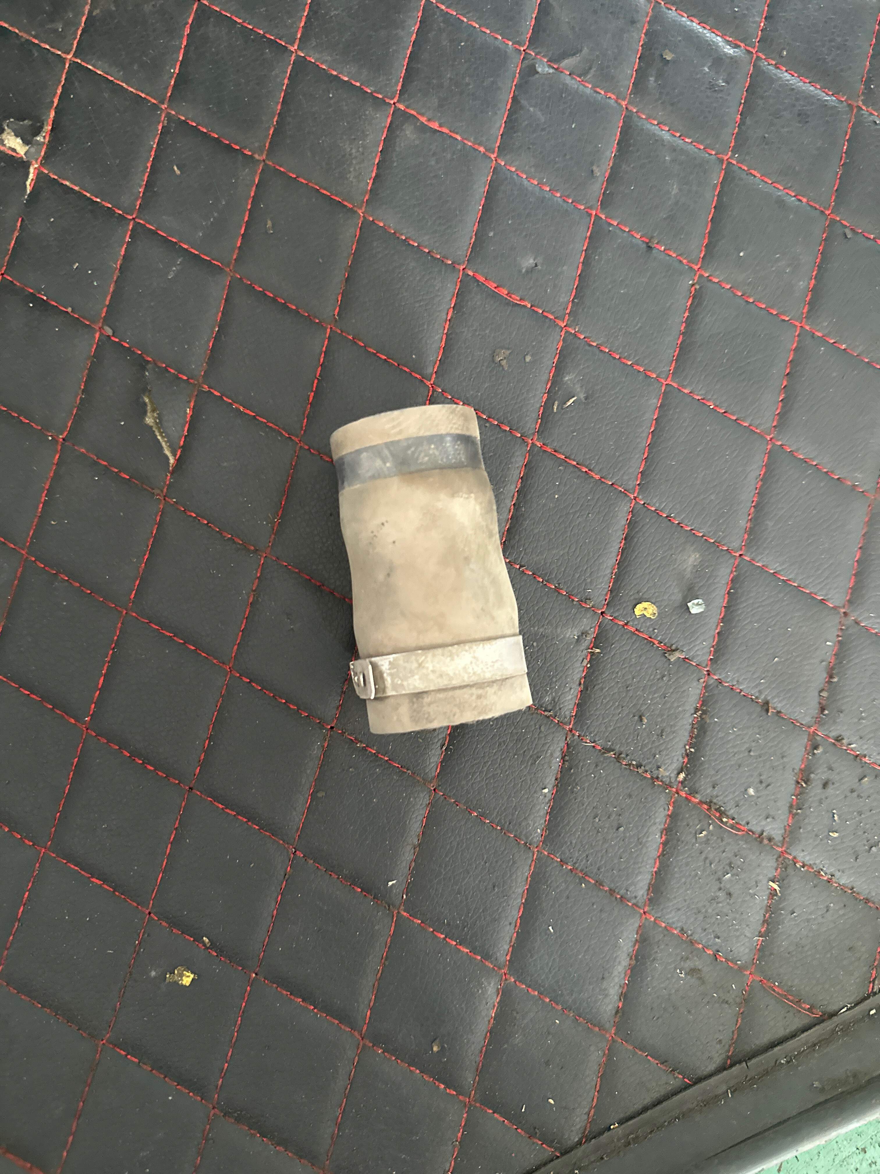 16117403719 燃油箱加油软管