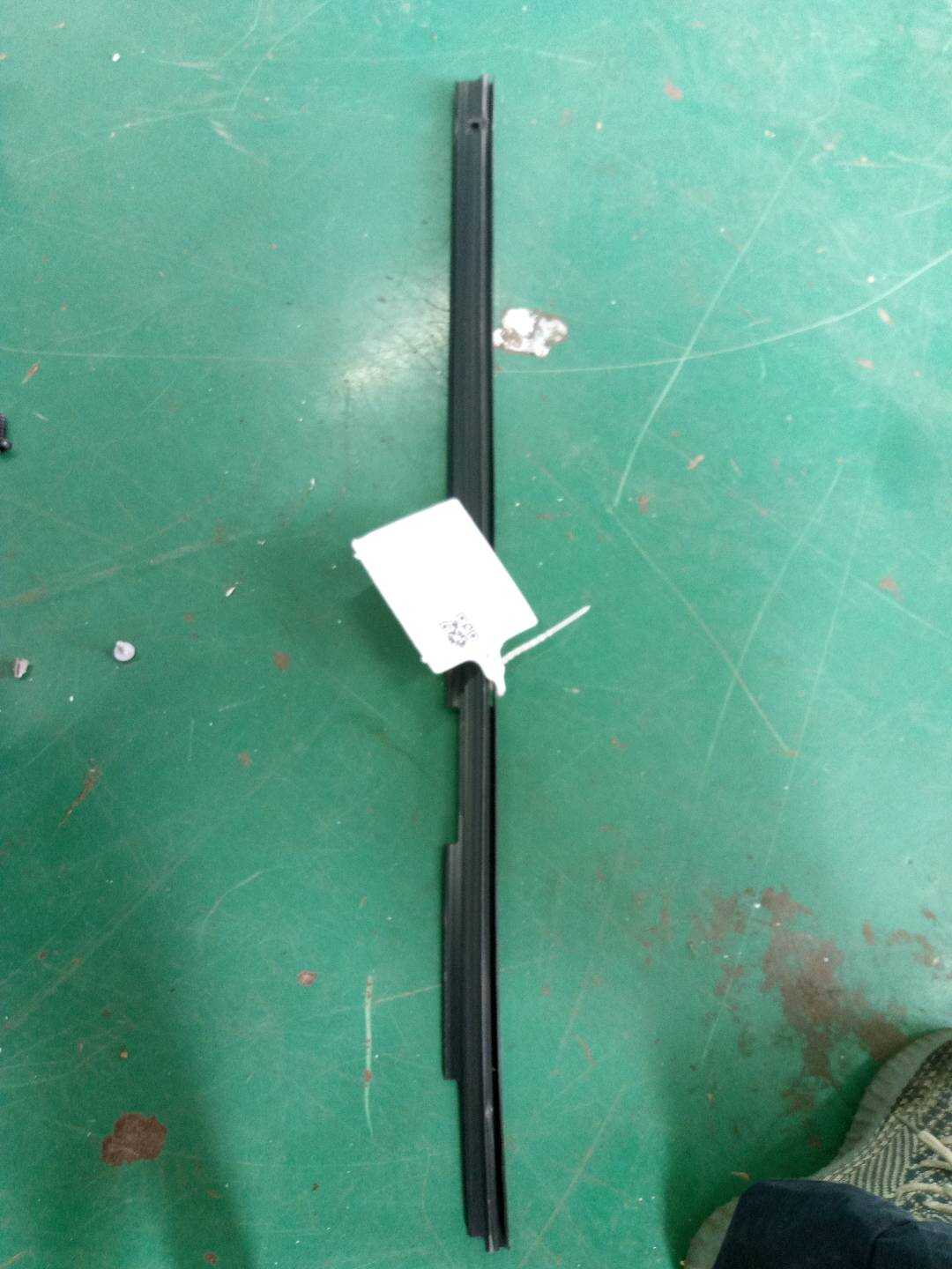 323853773C 前门玻璃压条(左内)