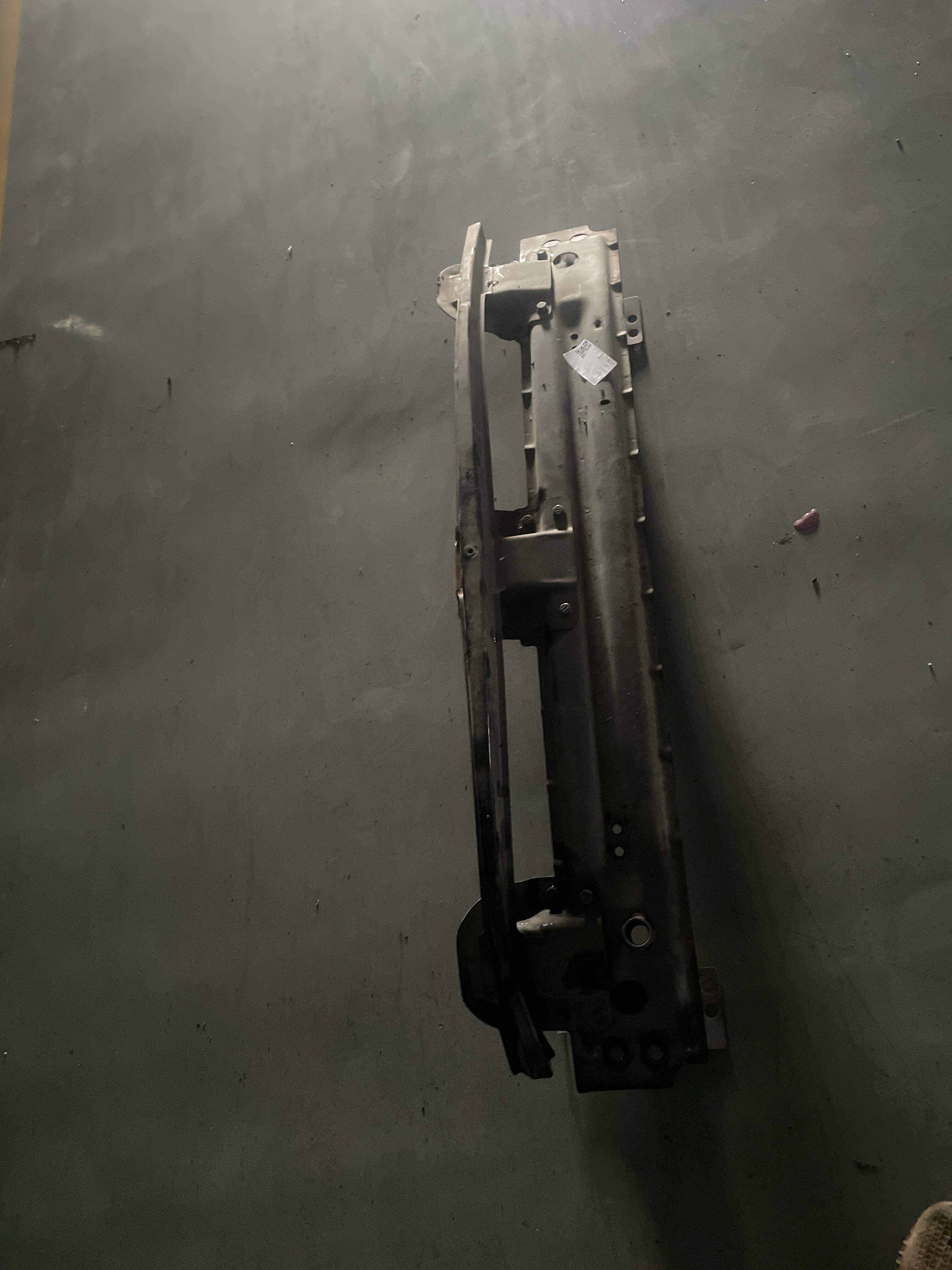 101202923502 前保险杠骨架（上）