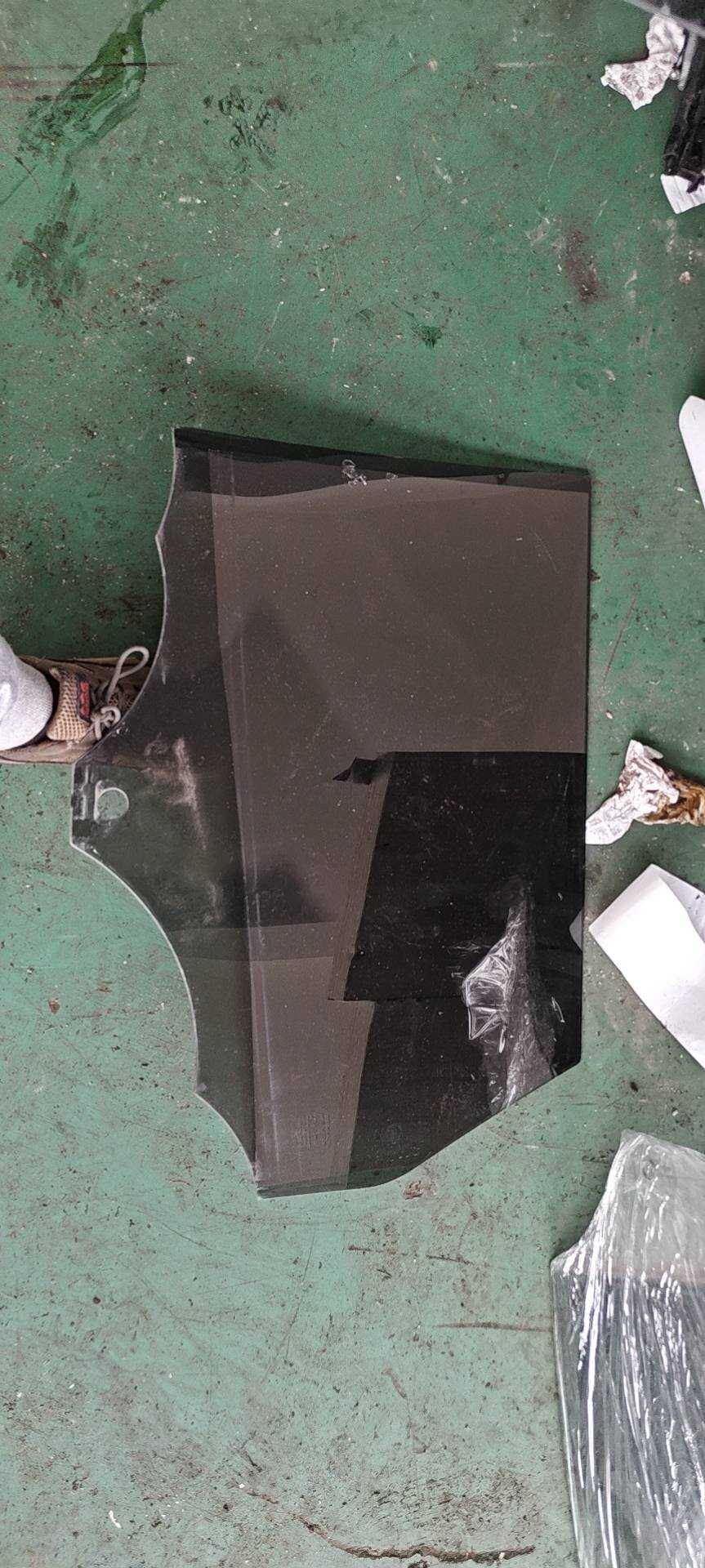 LR026714 Rear Door Glass, Right