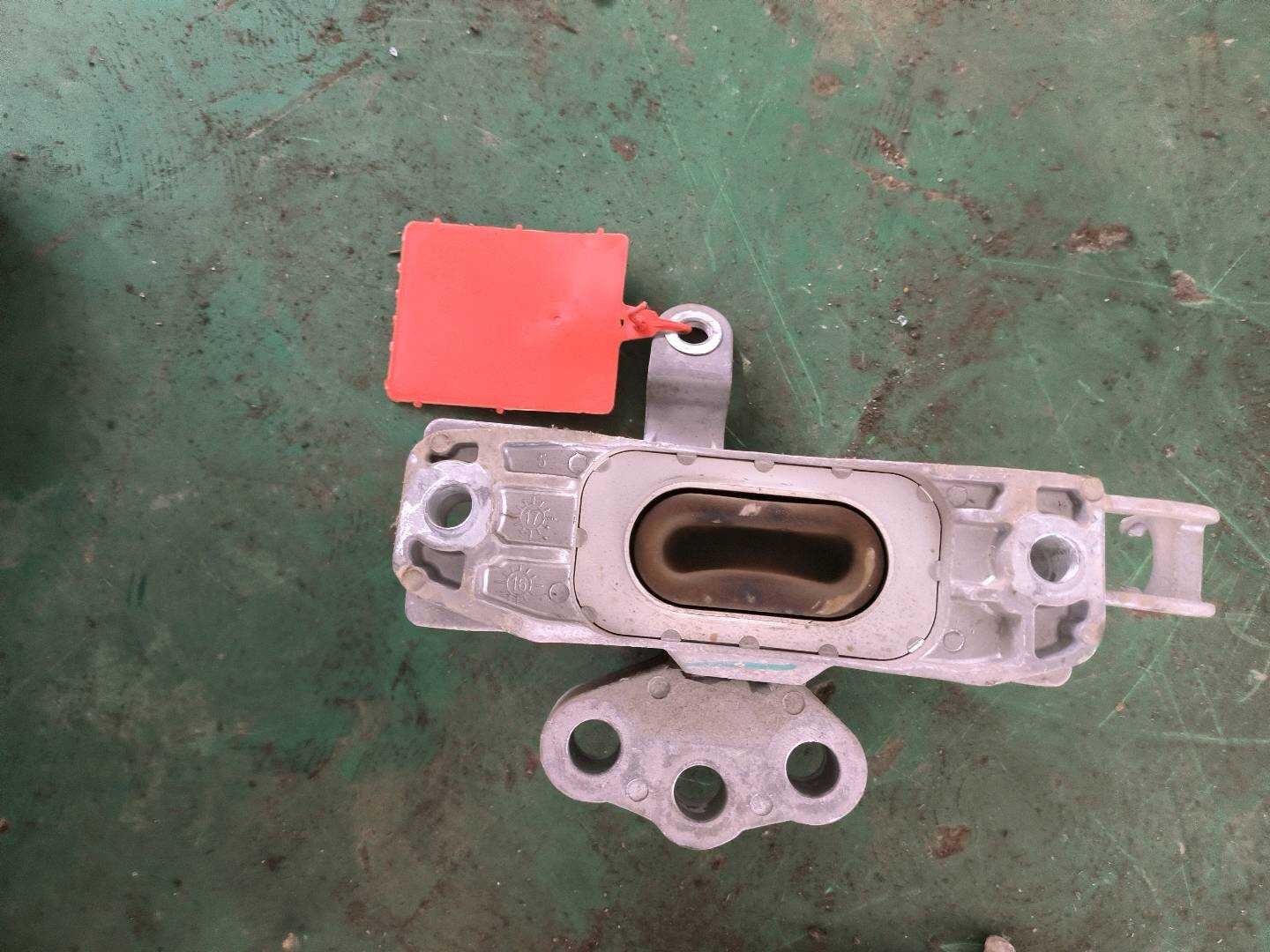 24105247 Engine Bracket, Right
