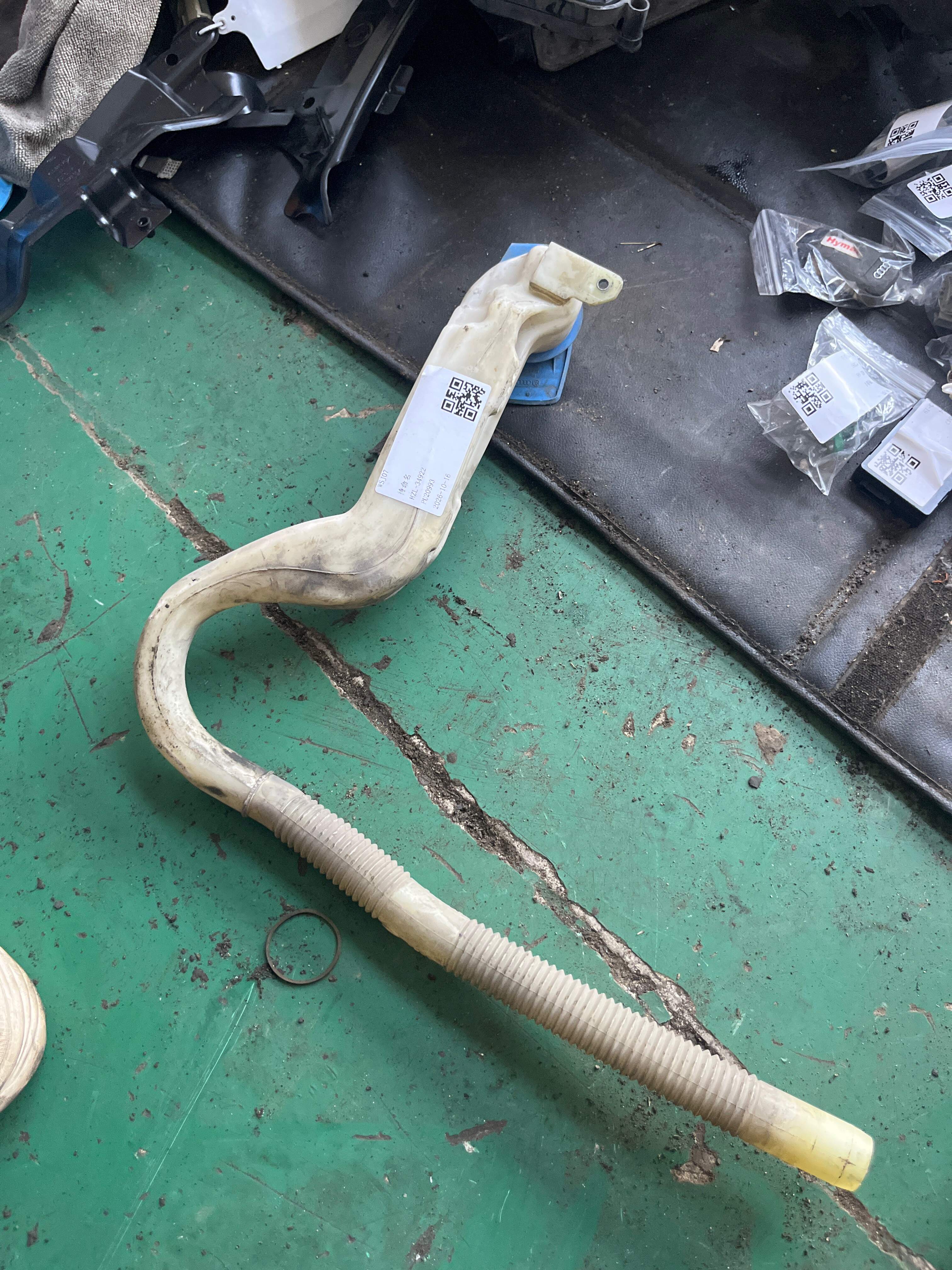 4L0955462 Front Windshield Washer Reservoir Filler Pipe