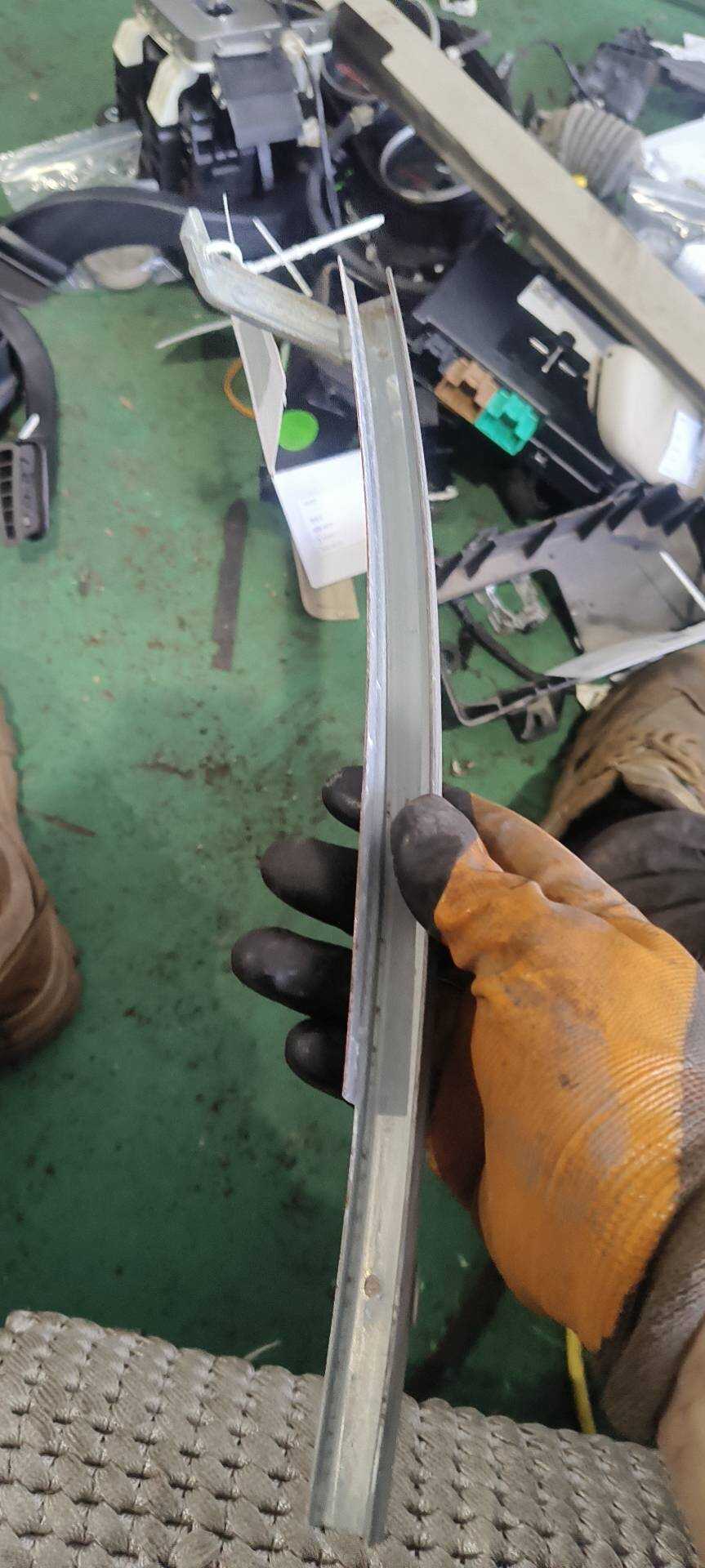 5484797 Front Door Window Guide Rail, Rear Right