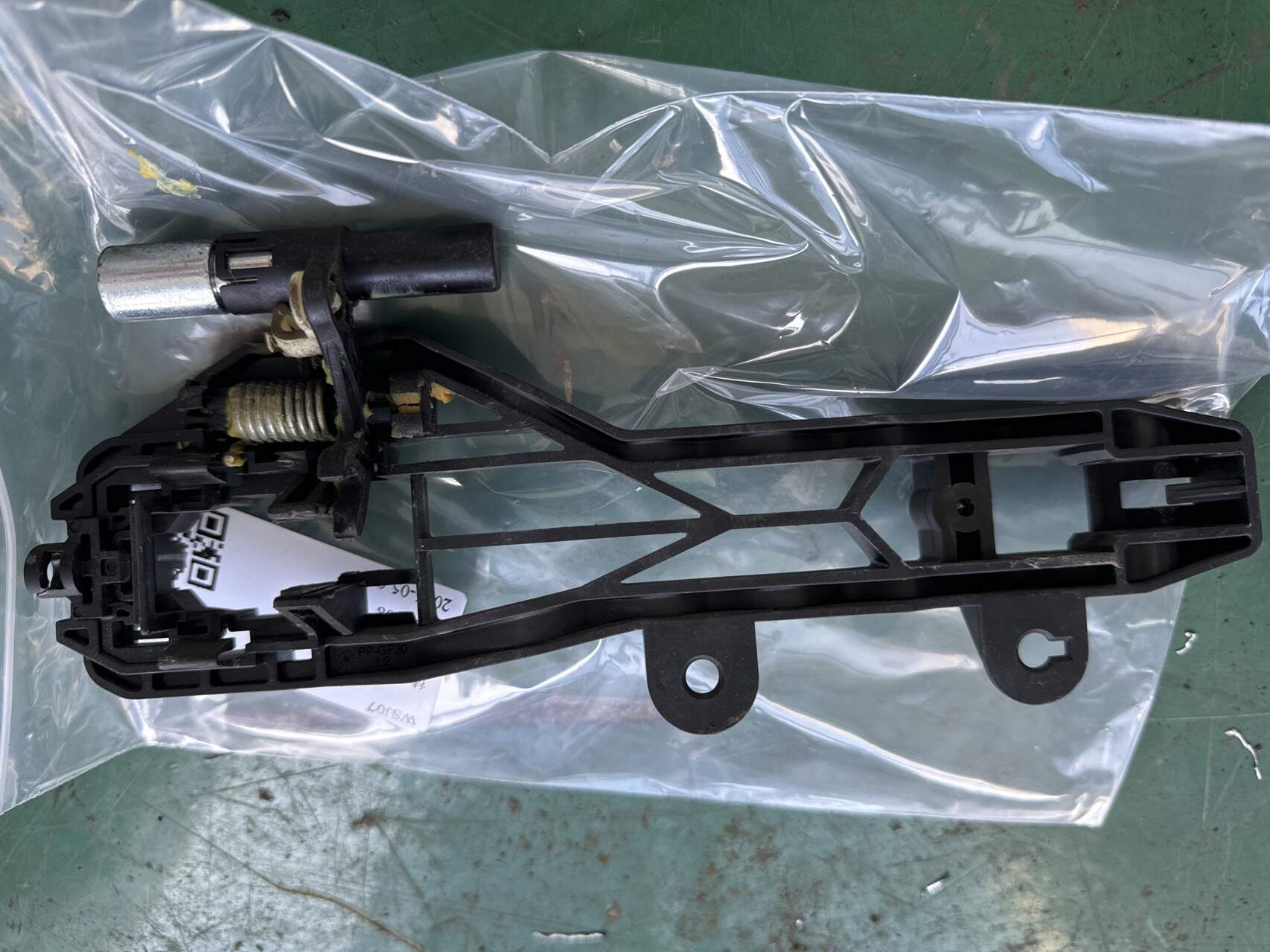 10193086 Front Door Outer Handle Backing Plate Assembly