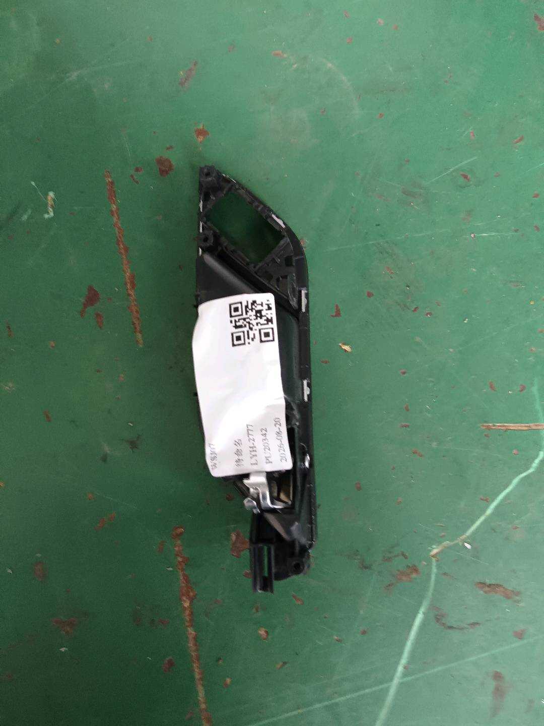 8V3837020C 后门内拉手(右)