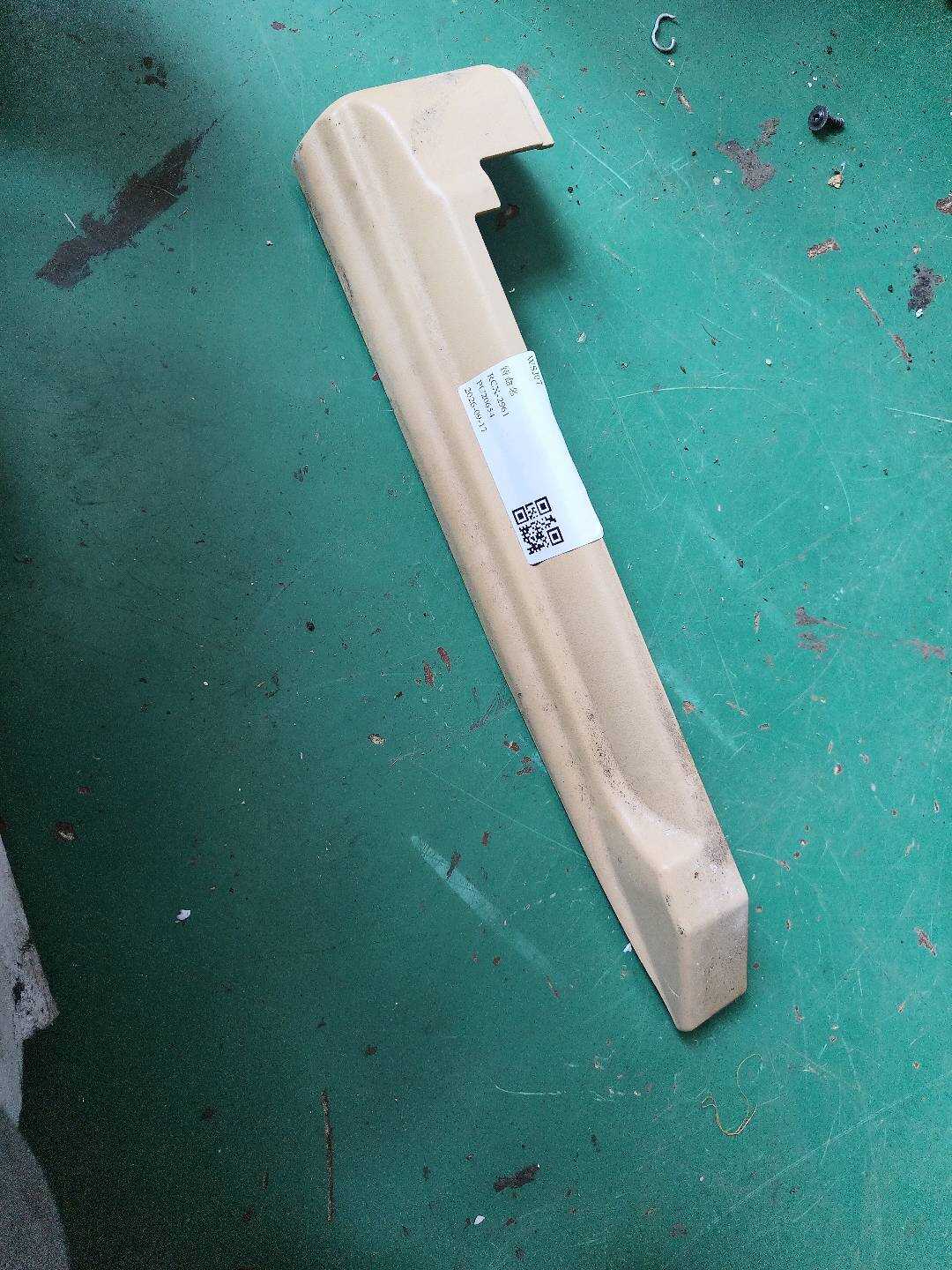 52107015632 驾驶员座椅侧饰板(右)