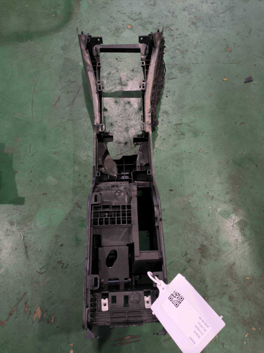 A16968004509F09 中央控制台壳体